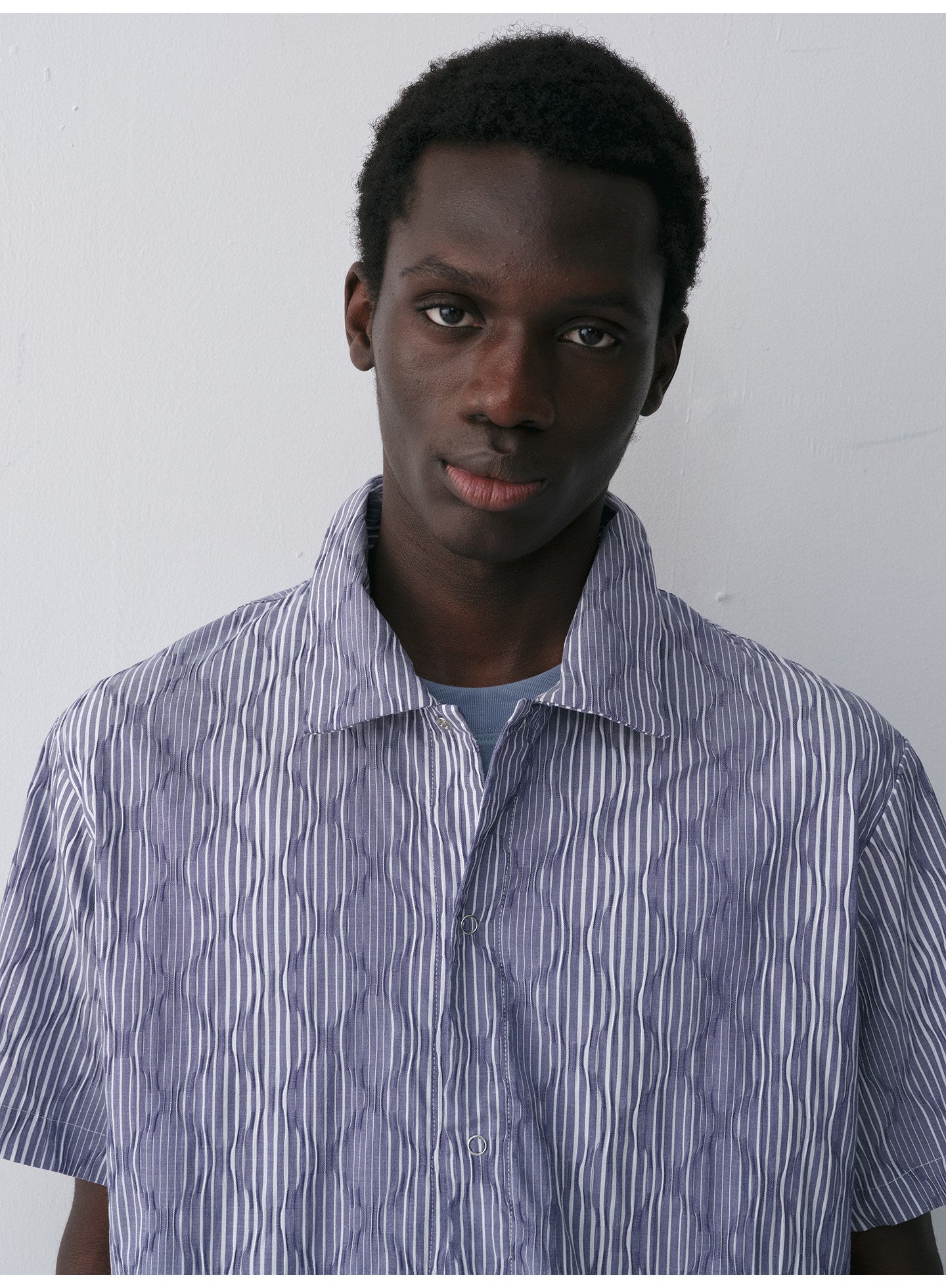 Pleated short-lapel shirt