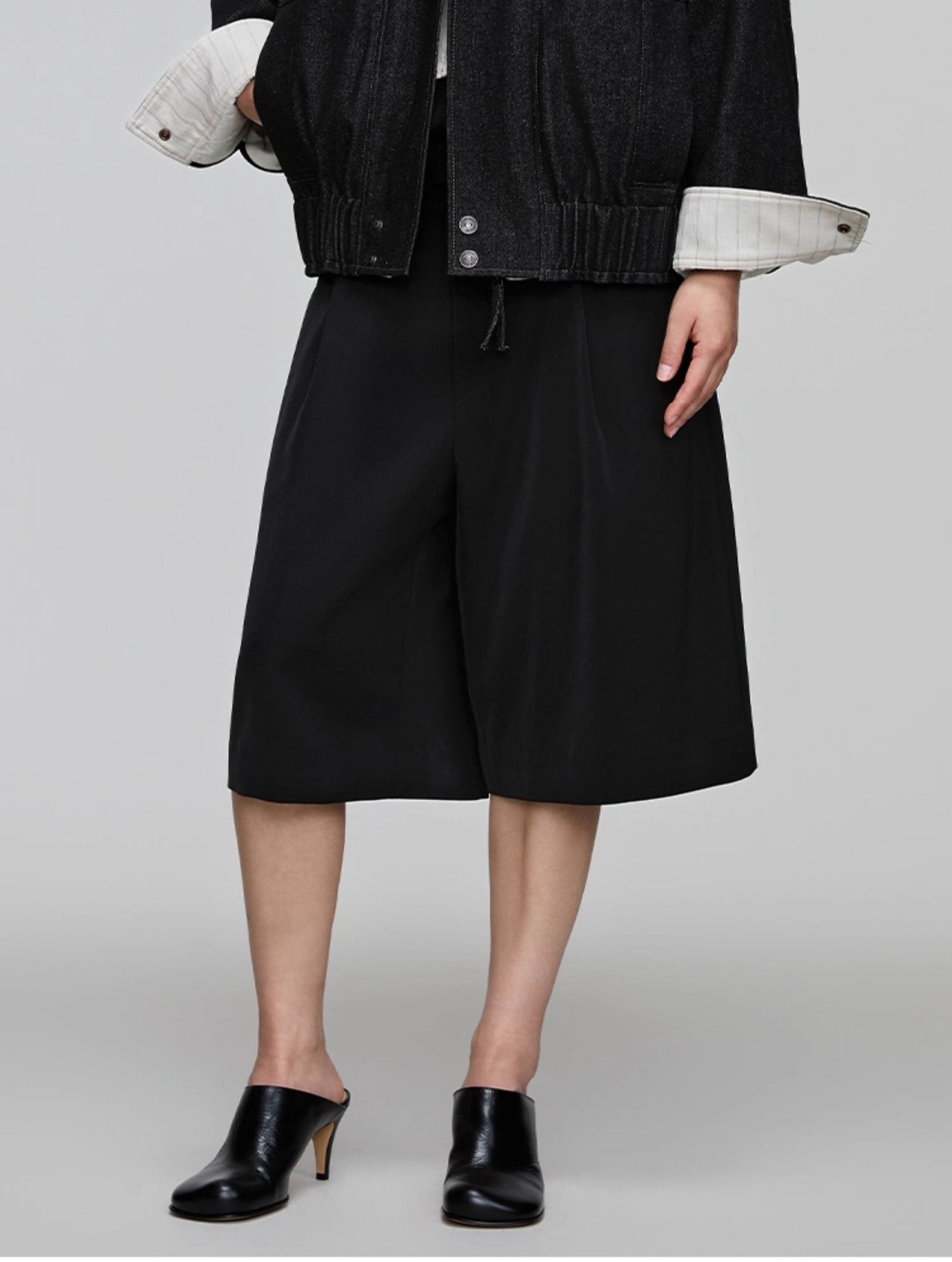 Elastic waist casual shorts