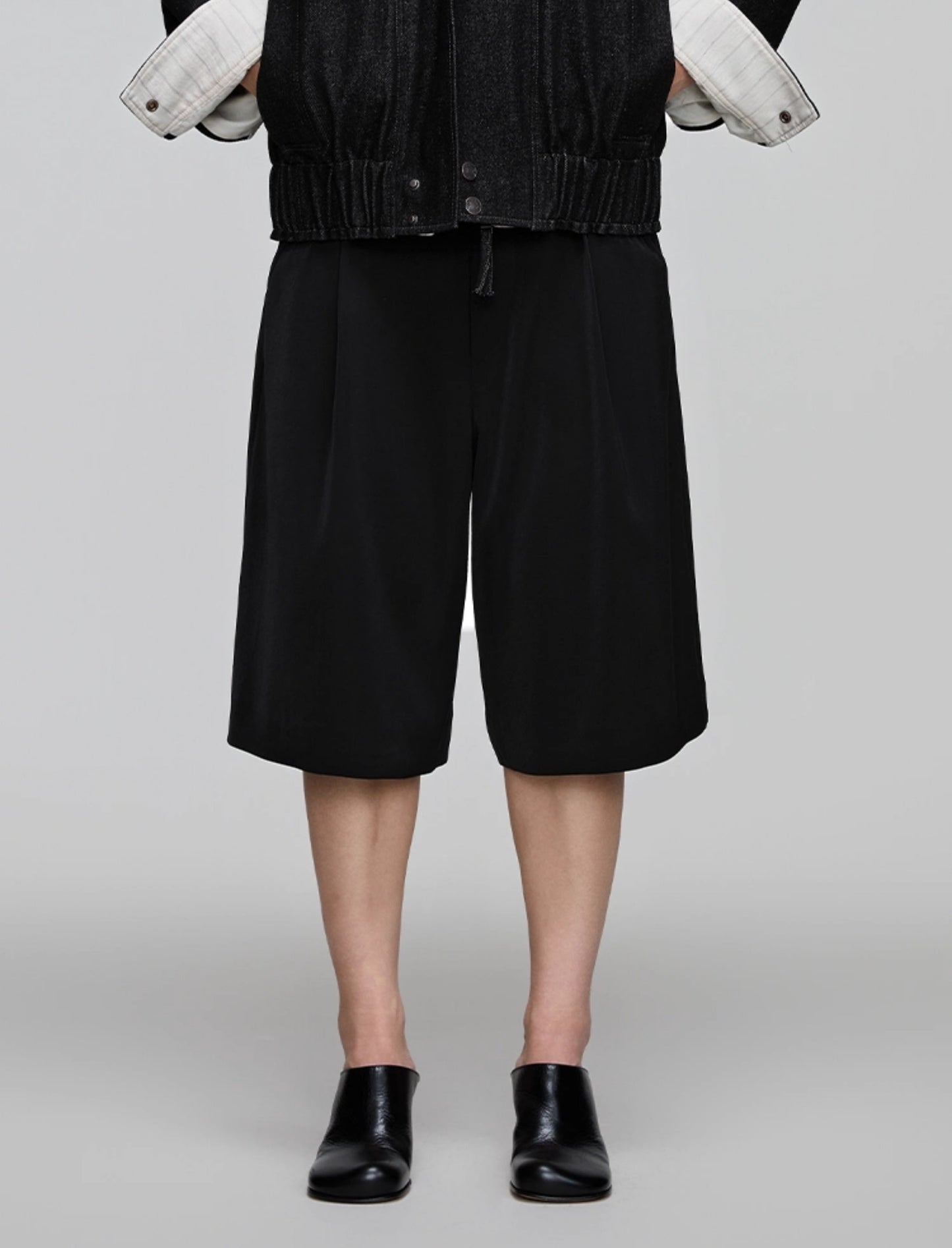 Elastic waist casual shorts