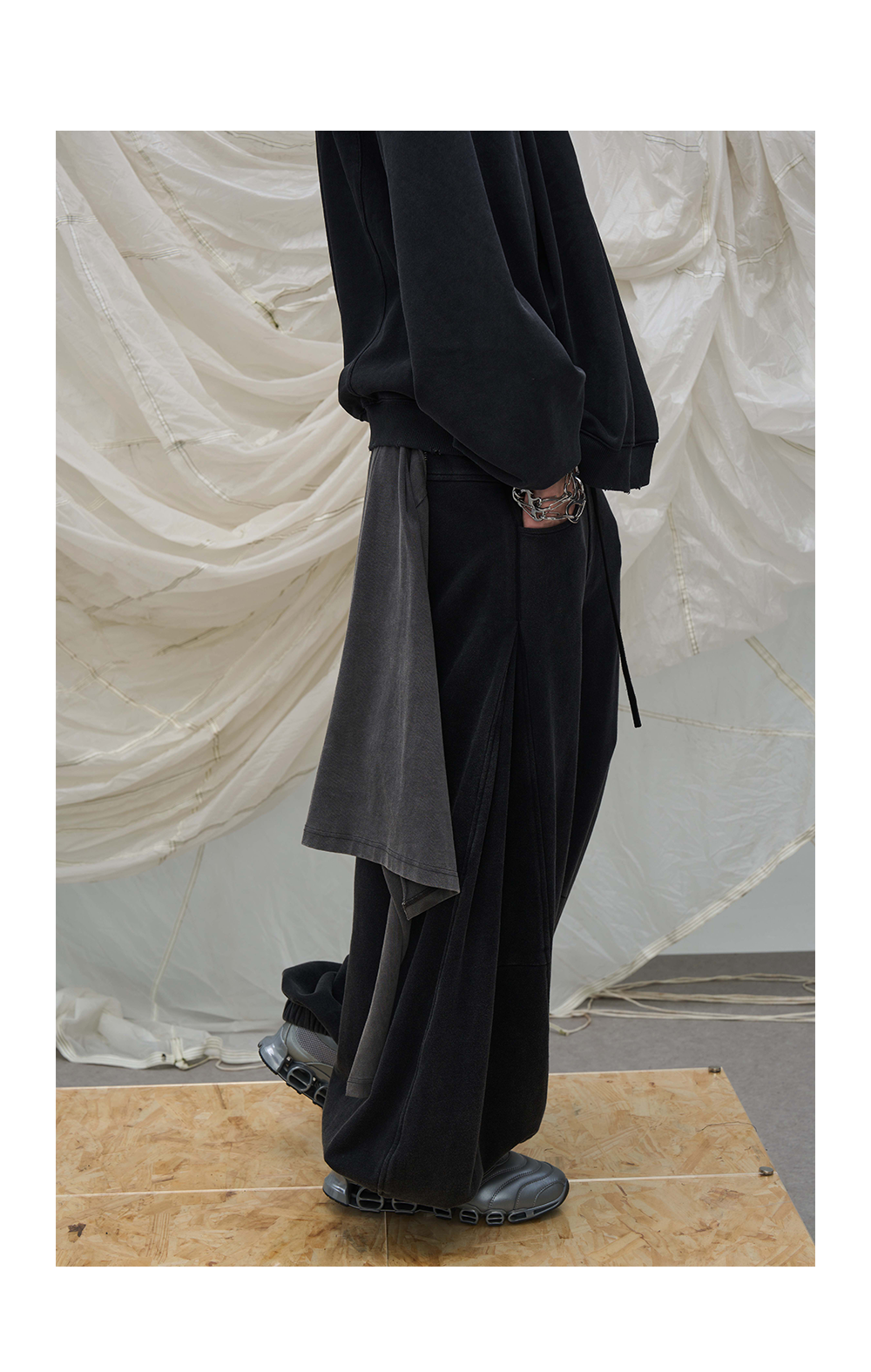 Removable T-shirt and sweatpants