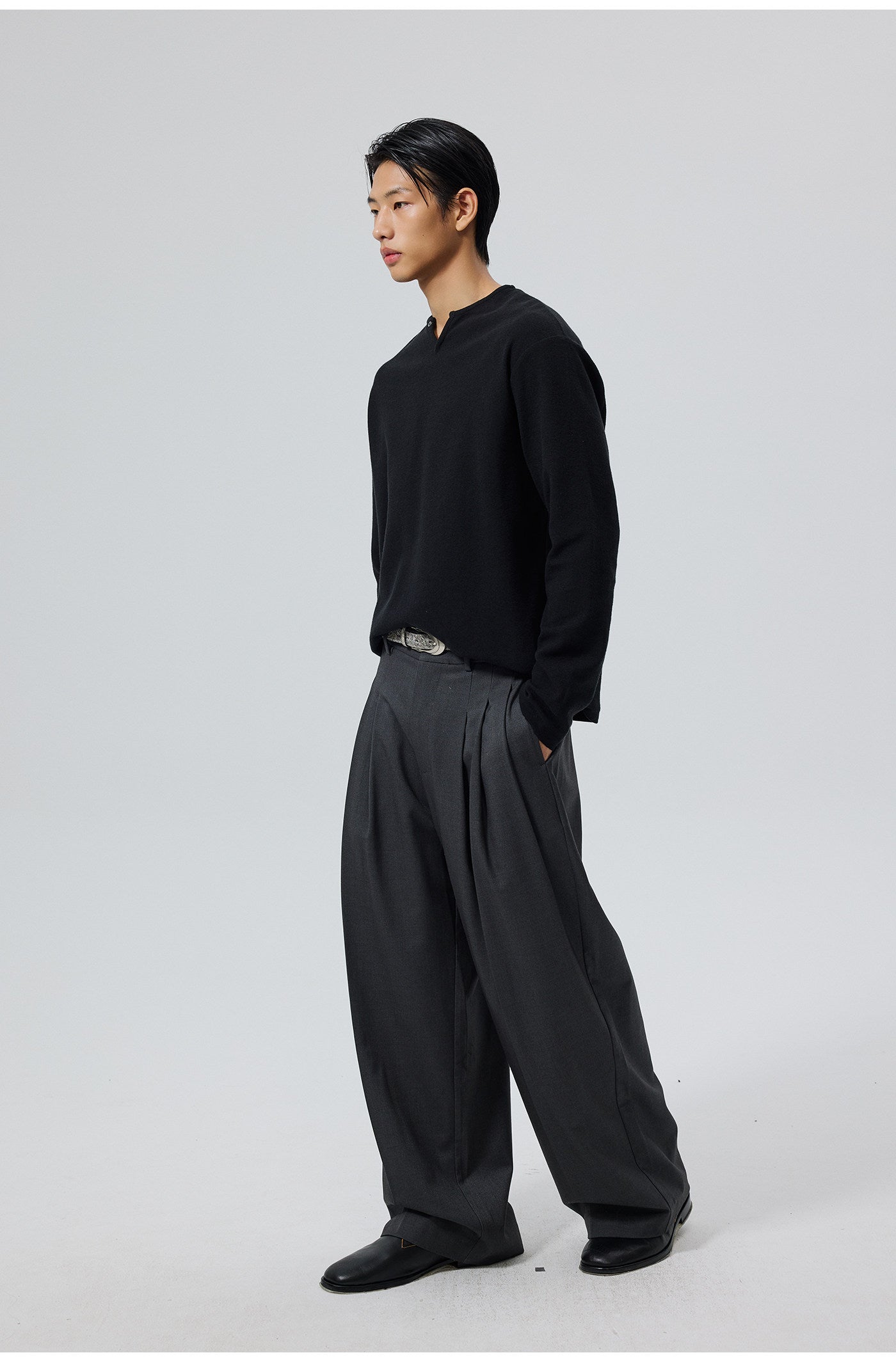 Single-button T-shirt