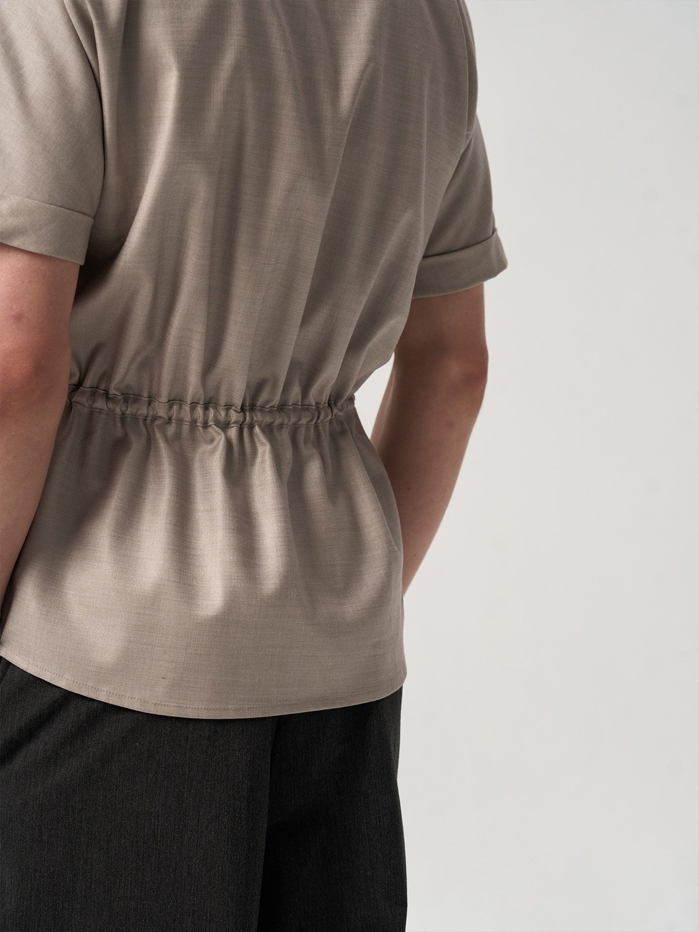 Shirt with 3D pleats and pockets