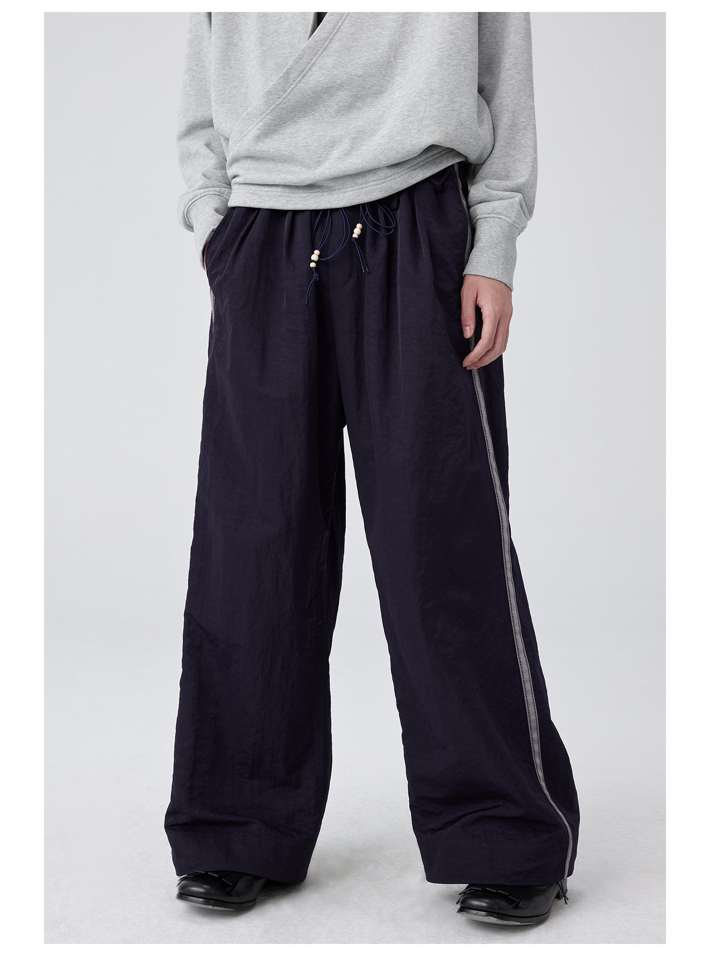 Loose-fitting nylon casual pants