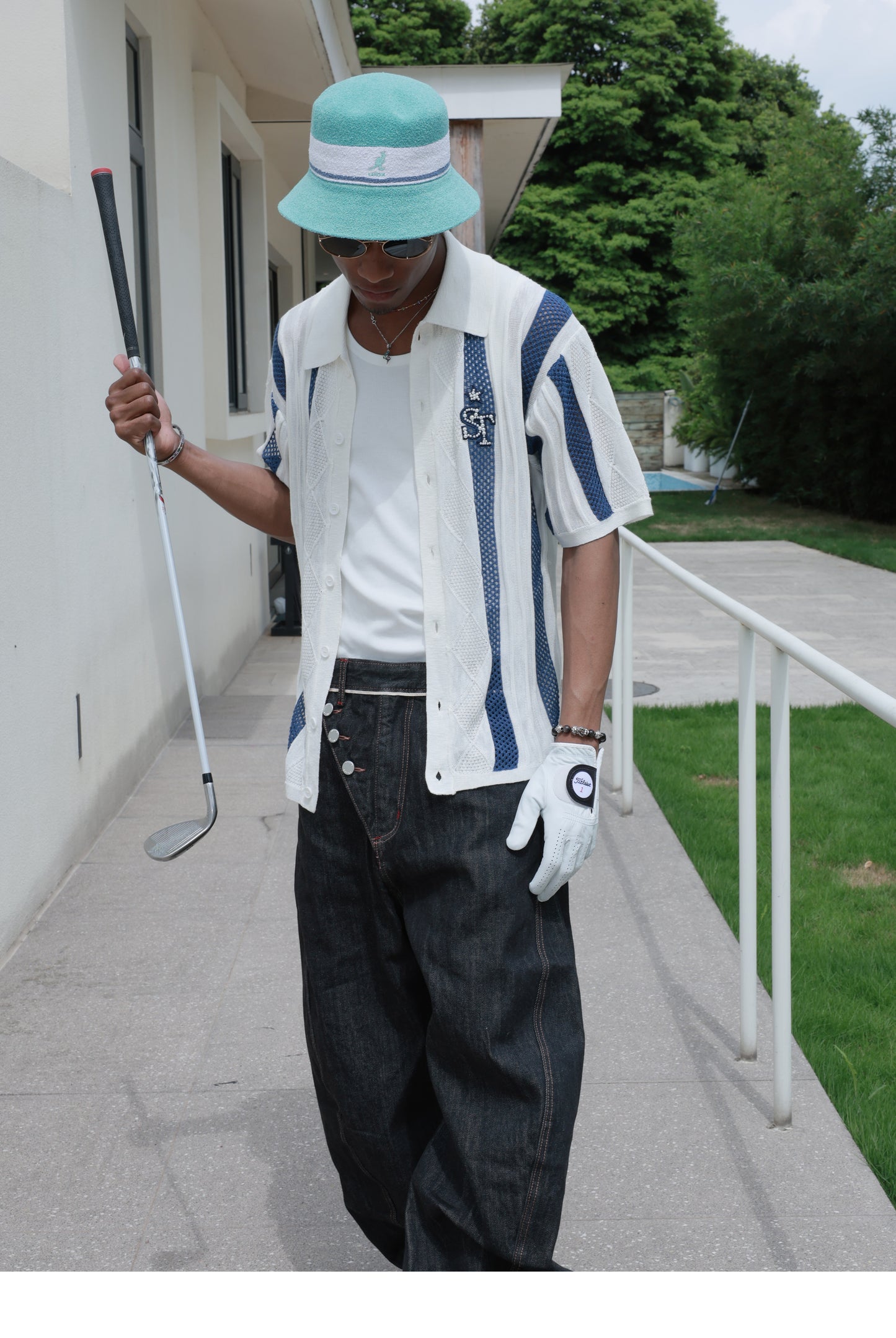 Denim pants with diagonal buckles