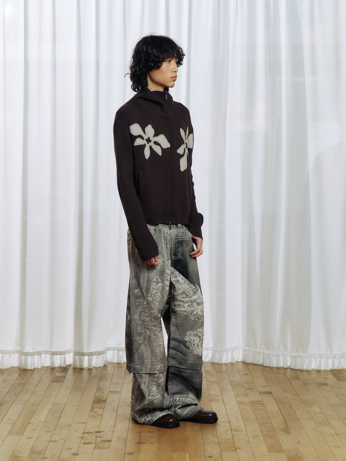 Embroidered Diagonal Zipper Cardigan