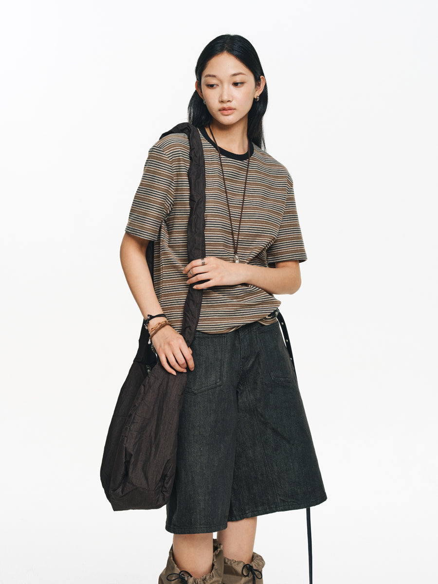 Contrast color T-shirt