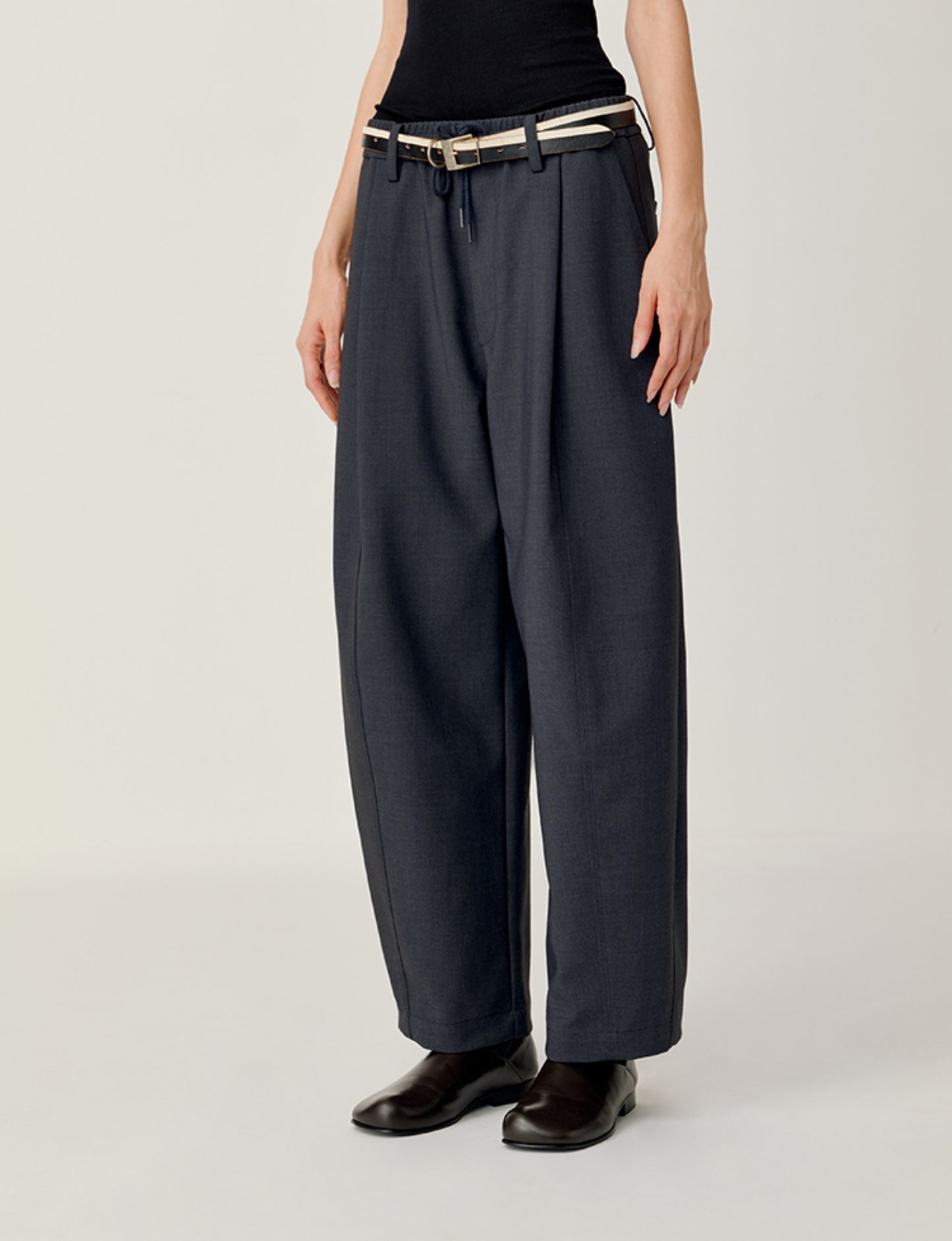Loose-fitting draped casual pants