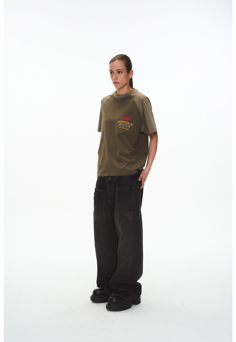 Round-neck raglan T-shirt