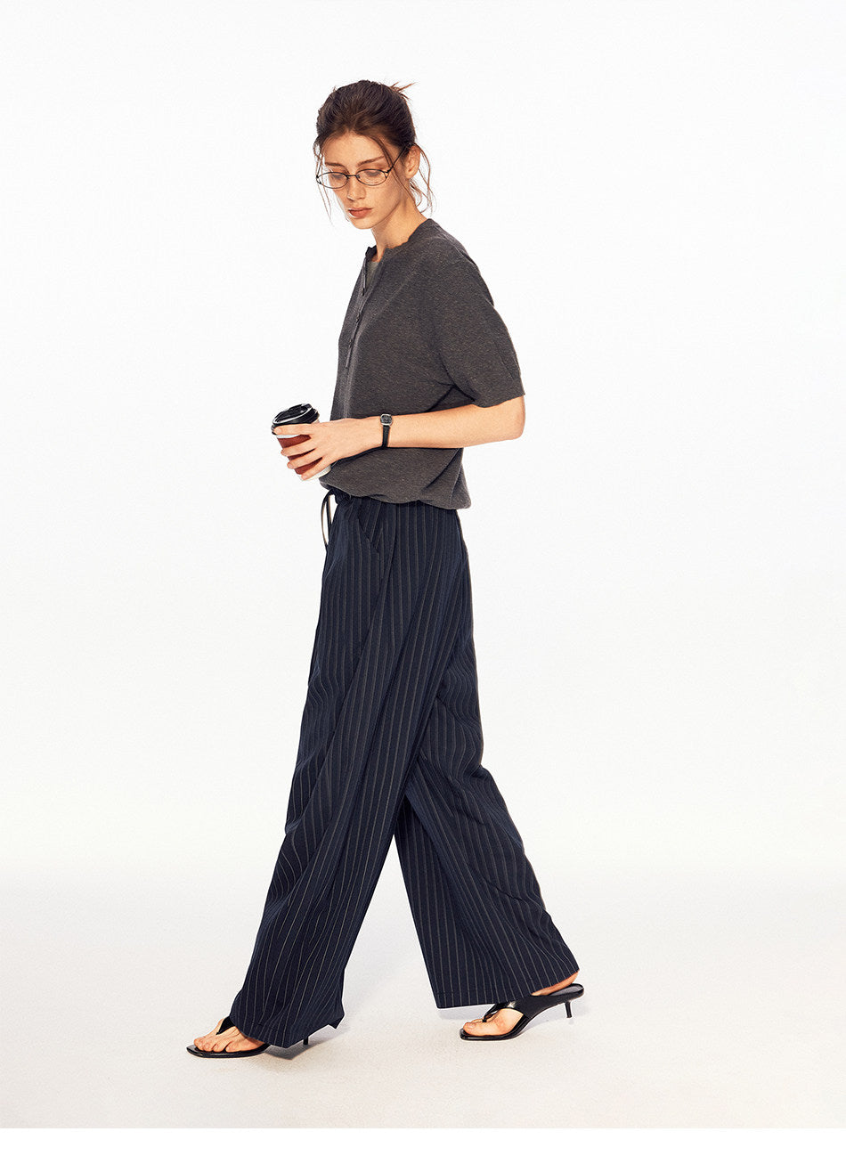Wide-leg pants with an elastic waistband
