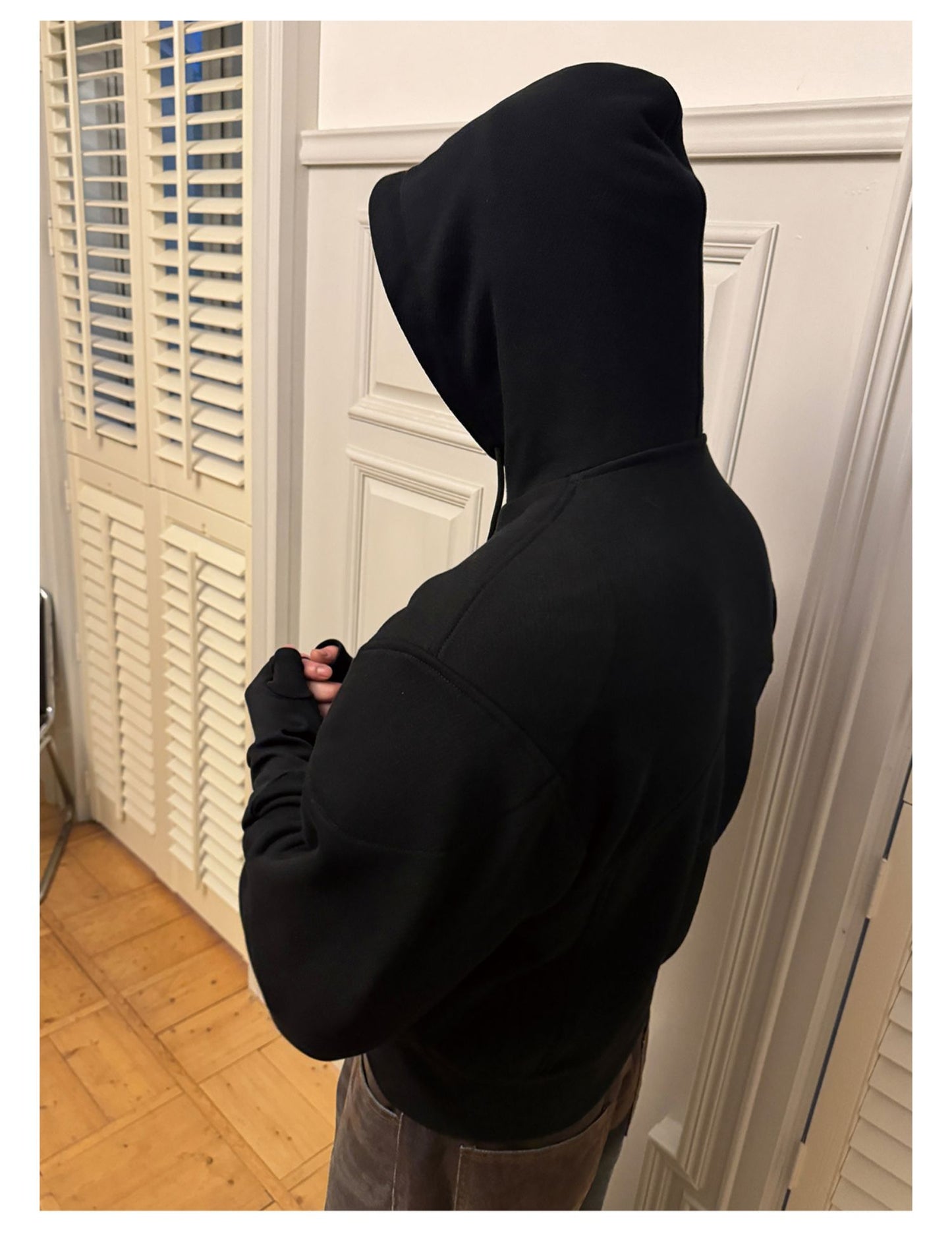 Five-finger gloves Hooded sweatshirt