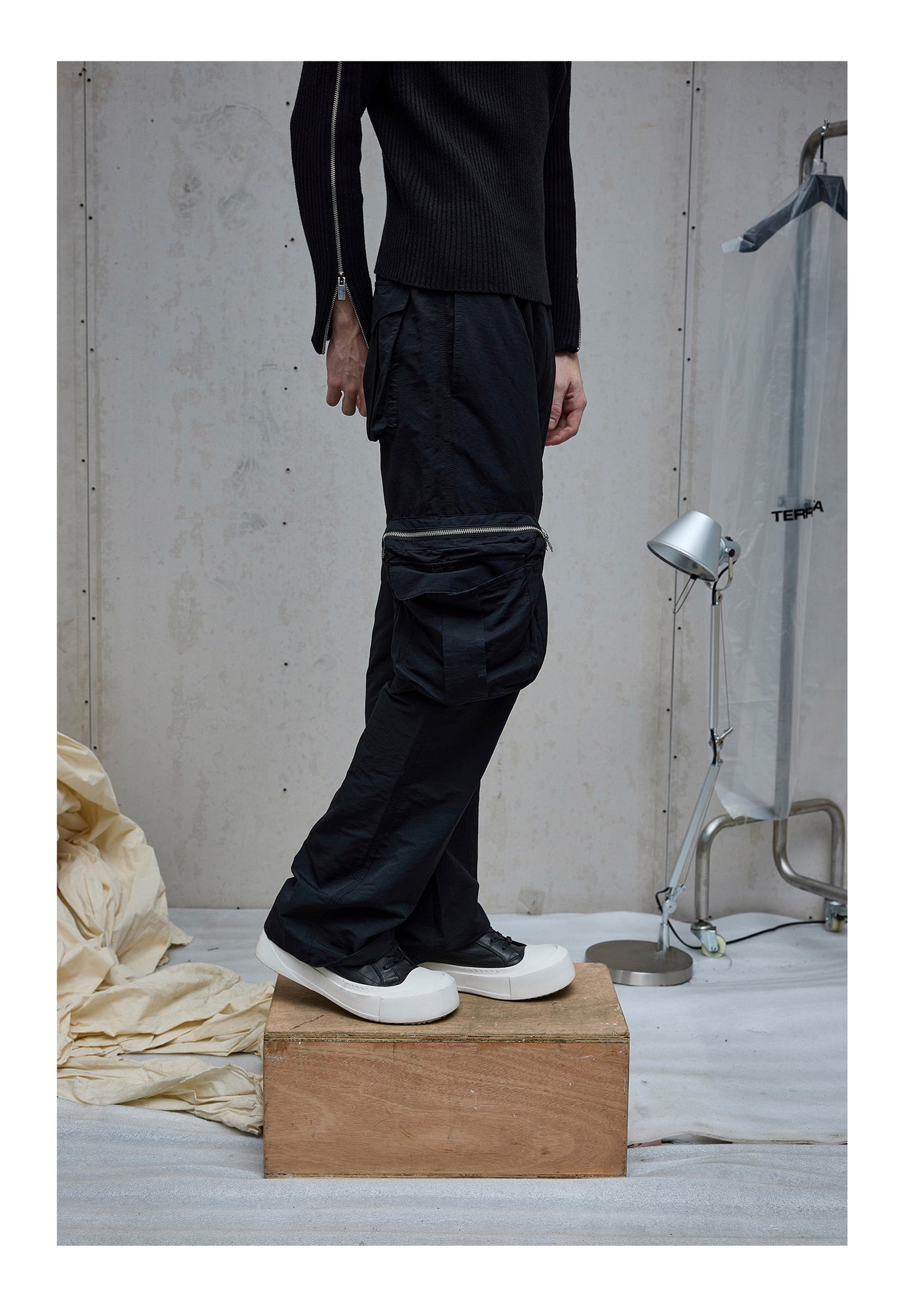 Three-dimensional pocket zipper straight pants