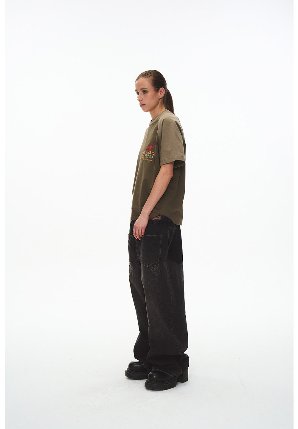 Round-neck raglan T-shirt