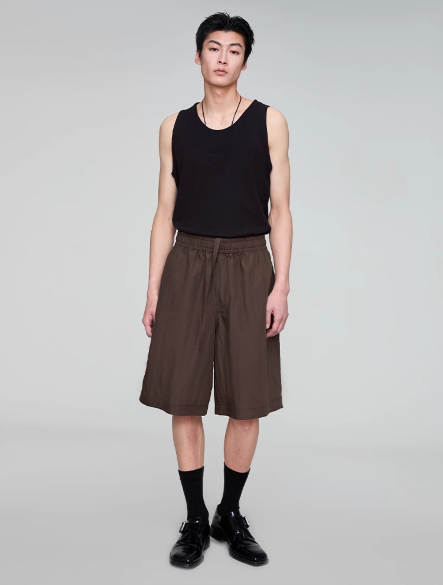 Elastic waist casual shorts