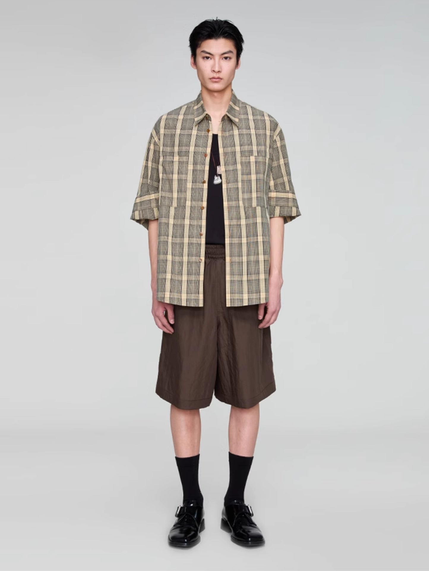 Elastic waist casual shorts