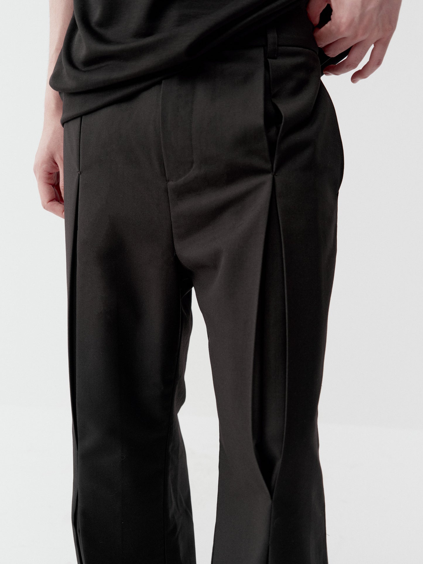 Inner-Work Pleated Wide-Leg Pants