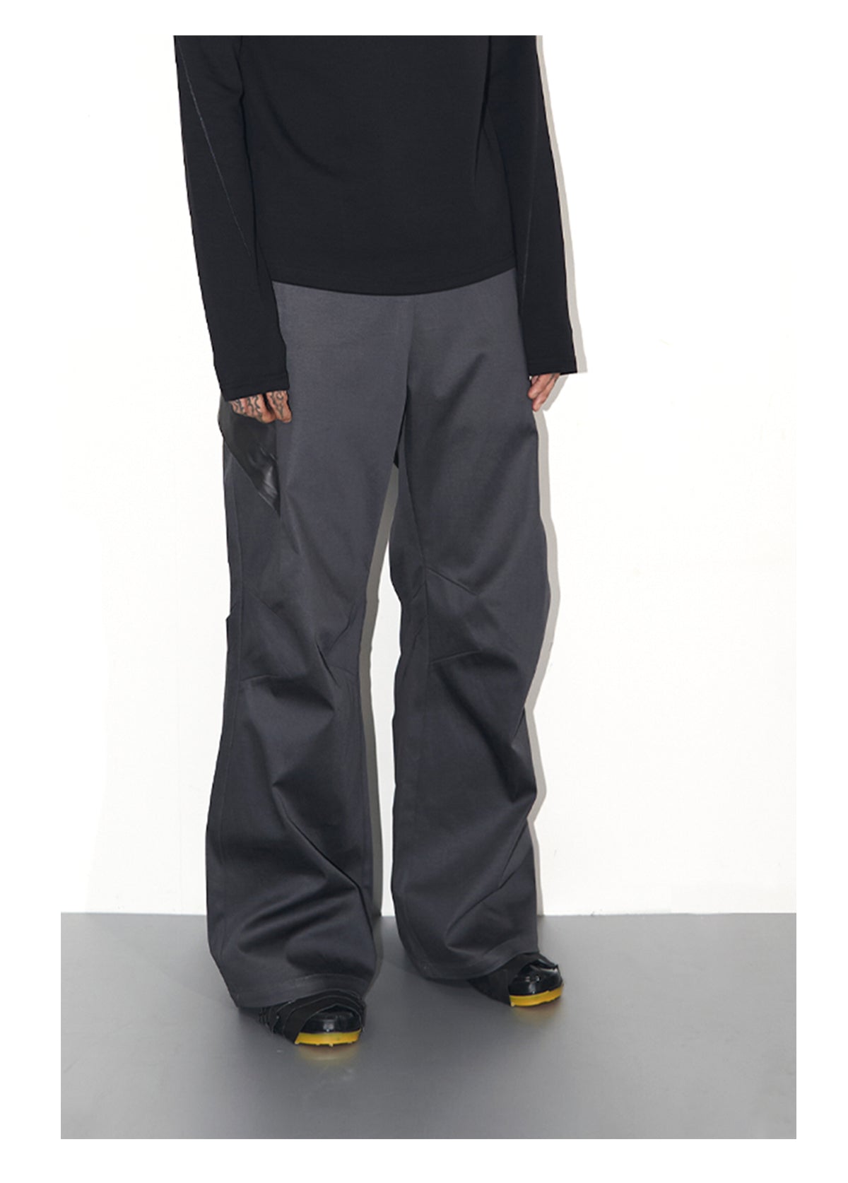 Three-dimensional cut casual pants