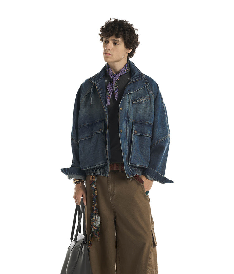 Short silhouette denim jacket