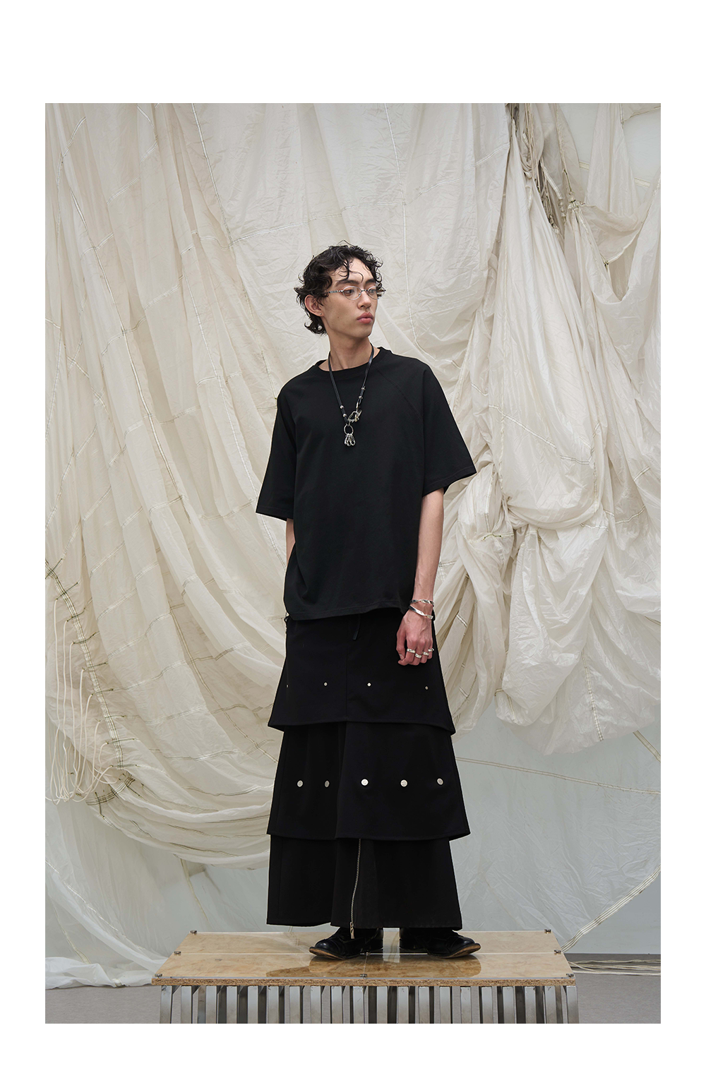 Detachable long skirt with buttons