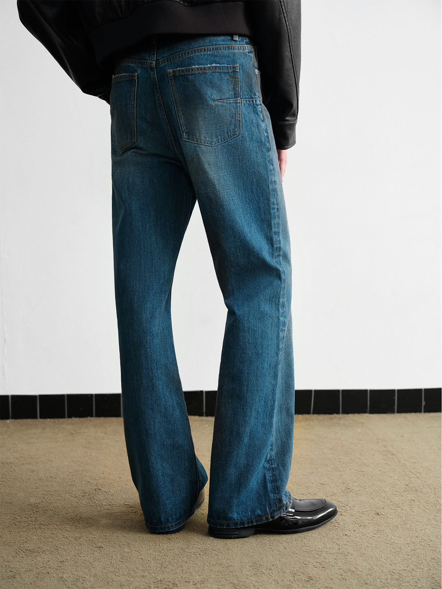 Distressed Straight Leg Jeans