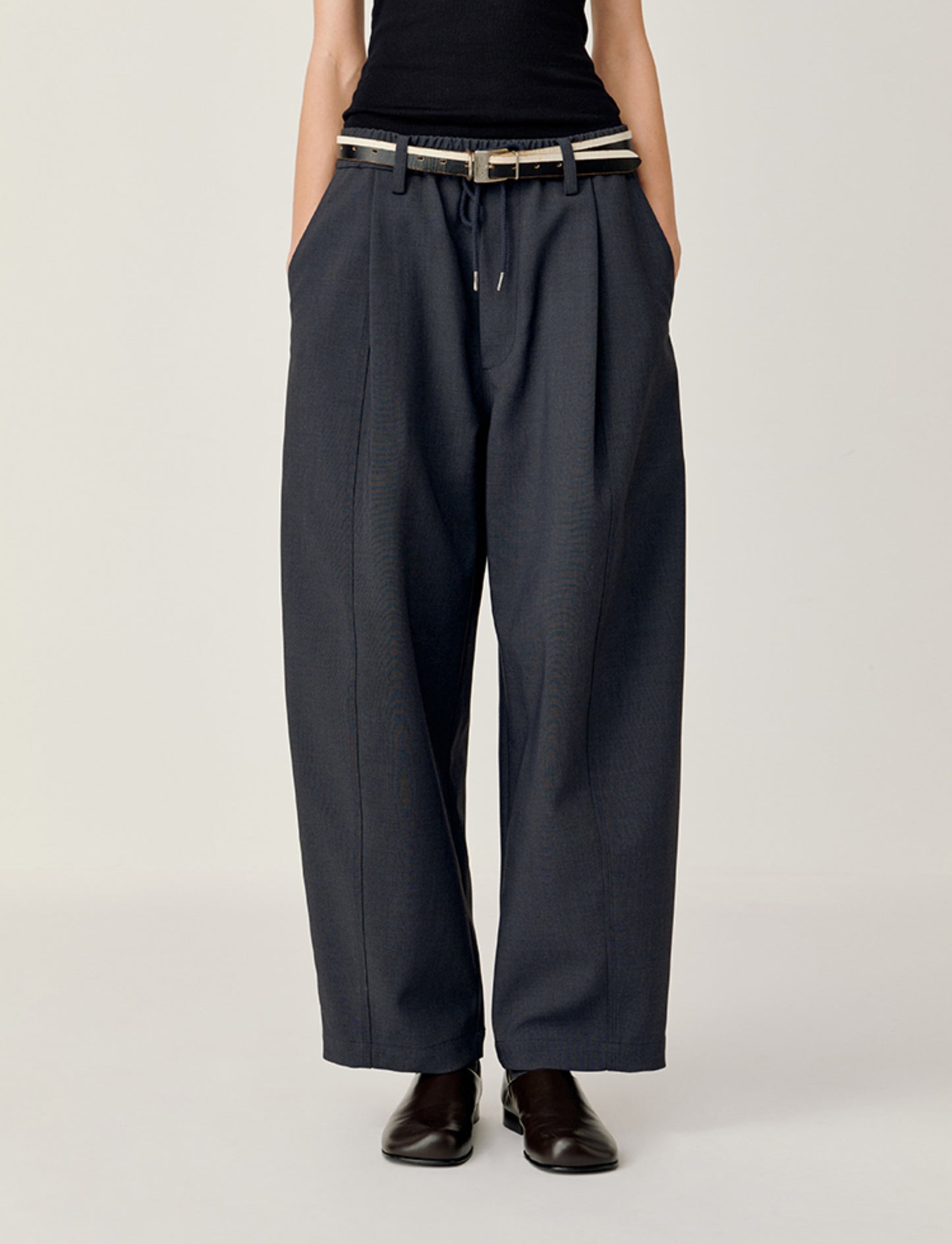 Loose-fitting draped casual pants