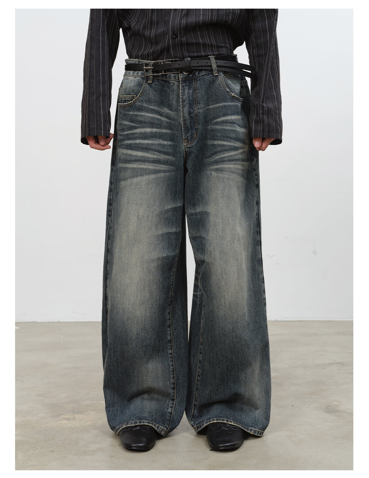 Distressed Washed Jeans