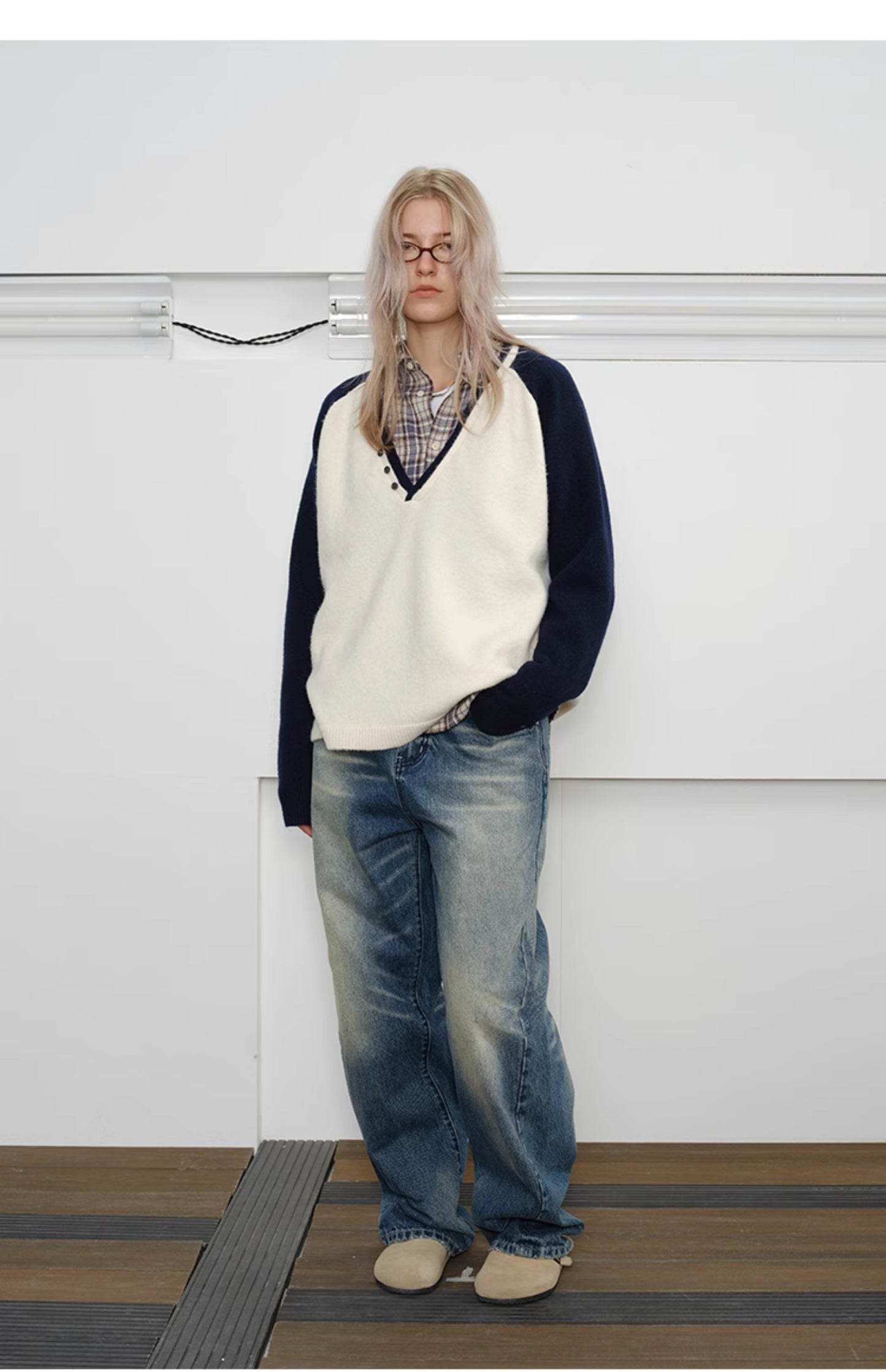 Contrast Raglan Sleeve V-Neck Sweater