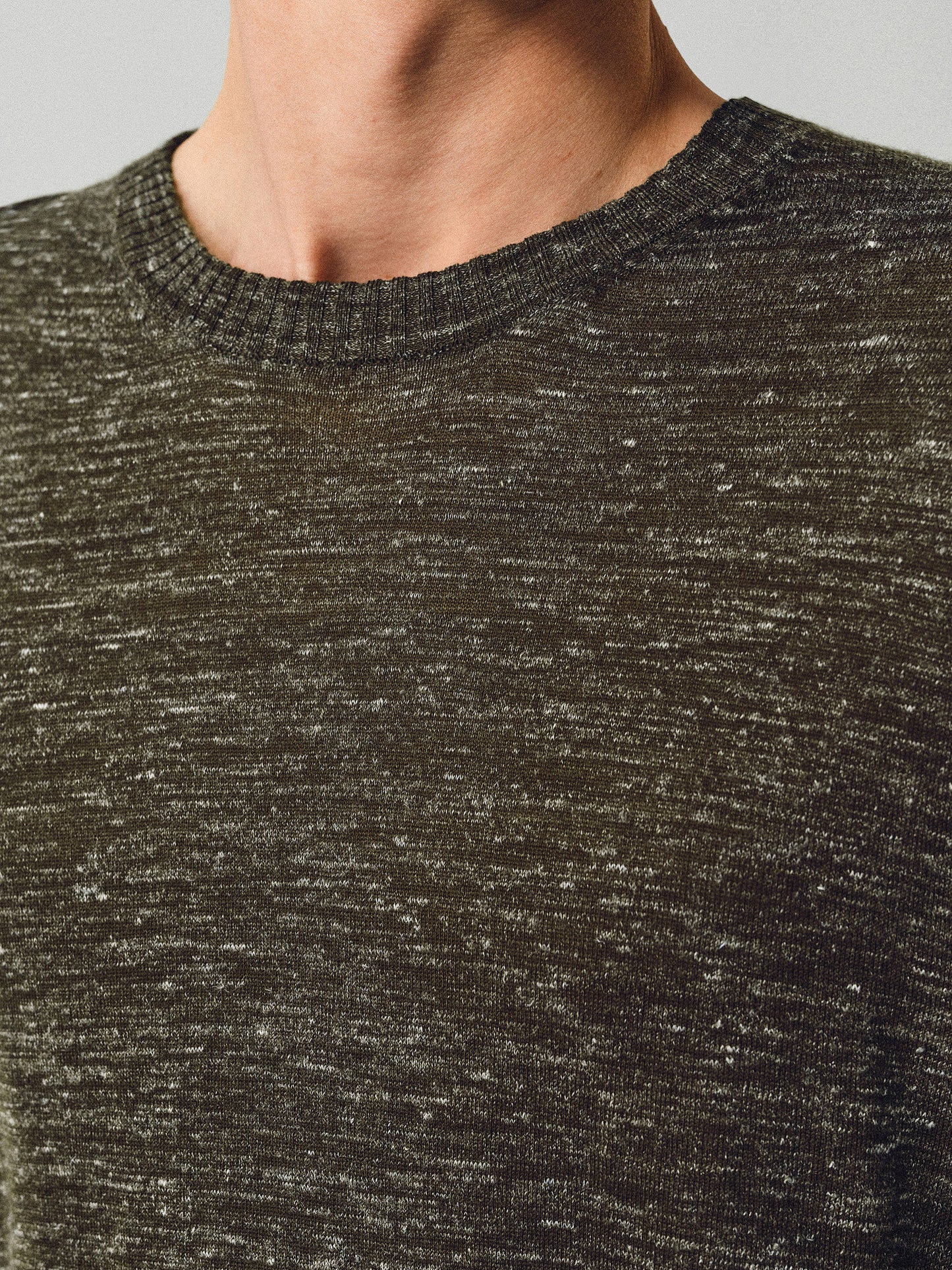 Tight-fitting T-shirt
