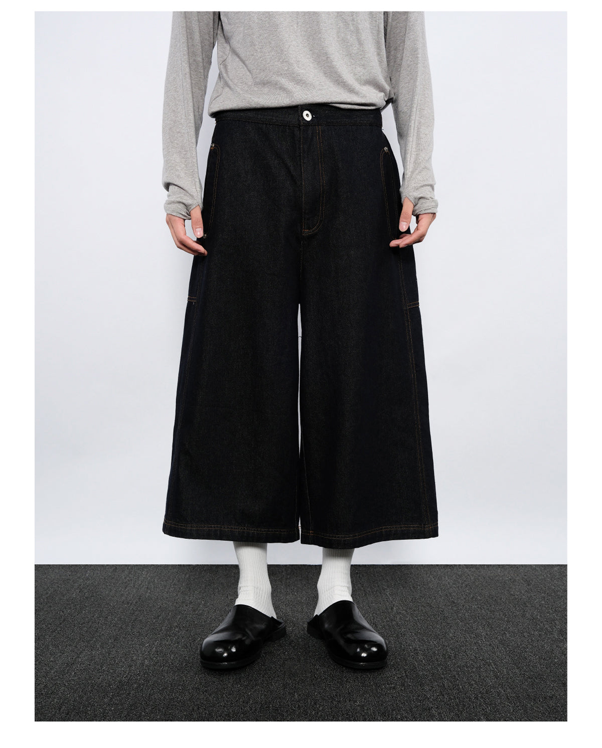 Cropped Straight Jeans