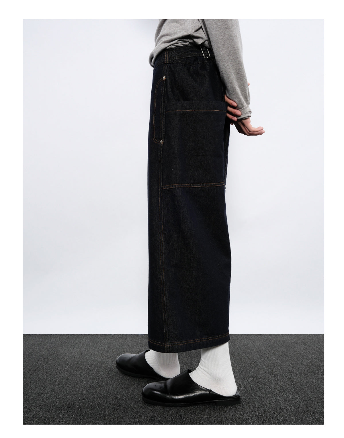 Cropped Straight Jeans