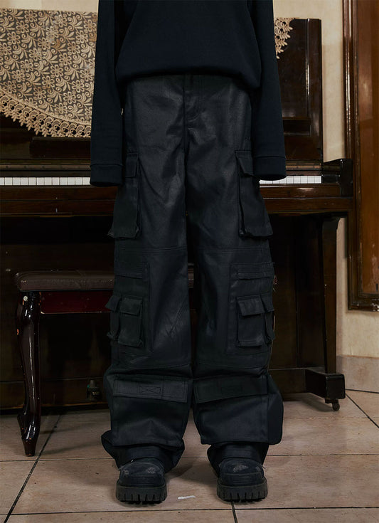 Loose straight silhouette cargo pants