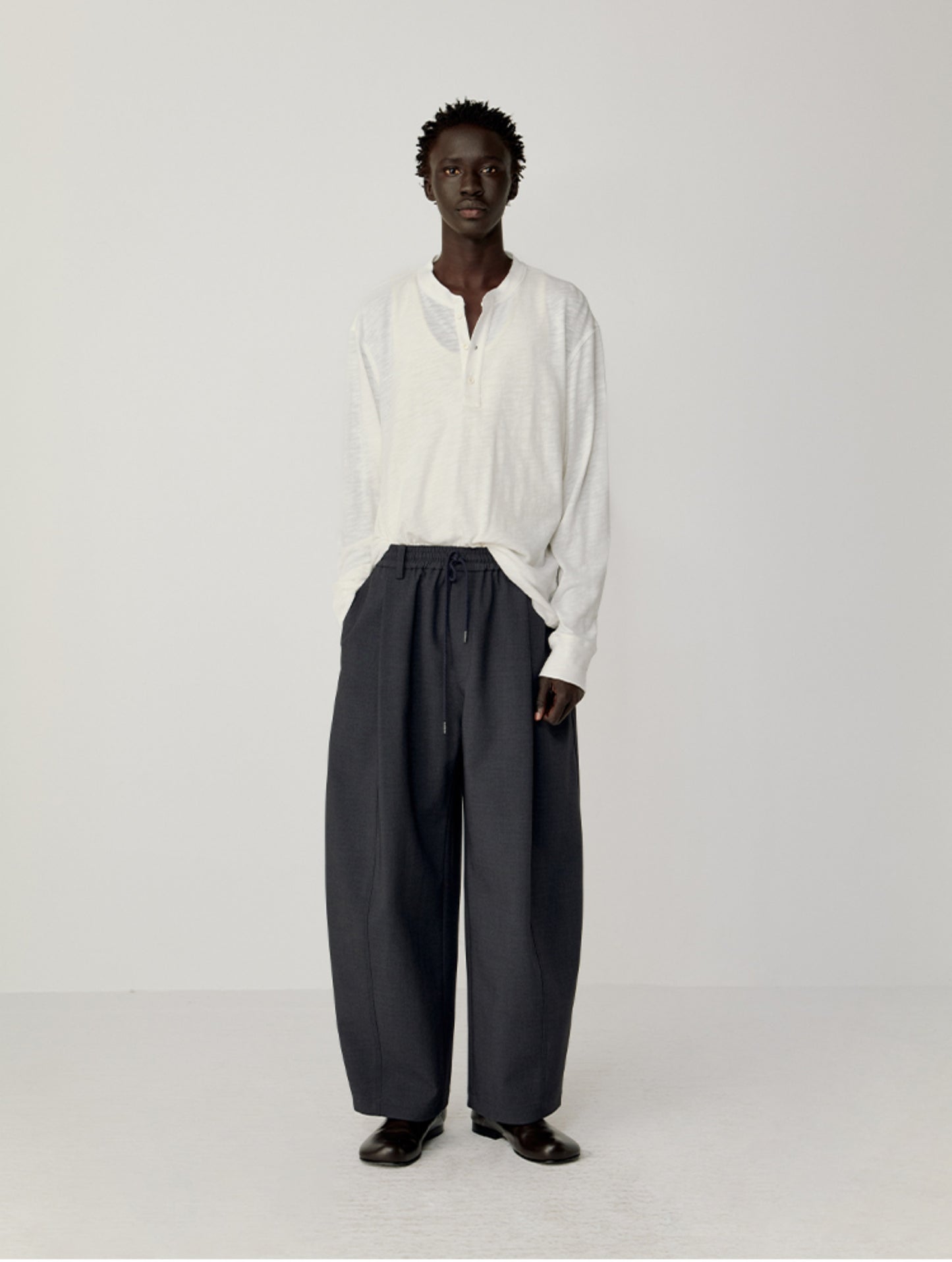 Loose-fitting draped casual pants