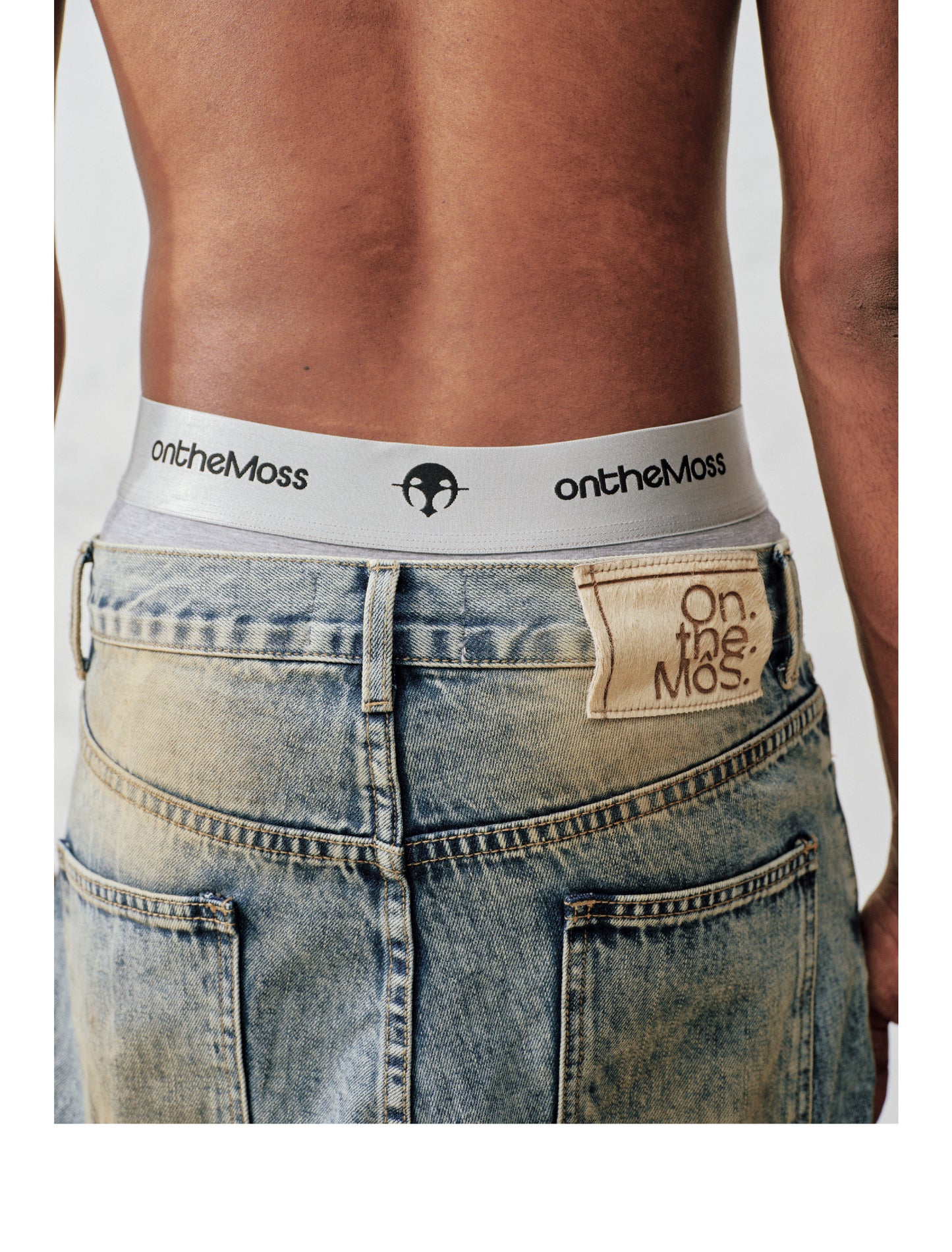 Loose-fit straight-leg washed jeans
