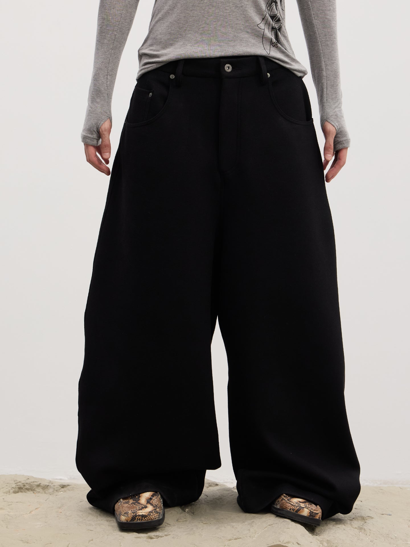 Machete Silhouette Baggy Pants