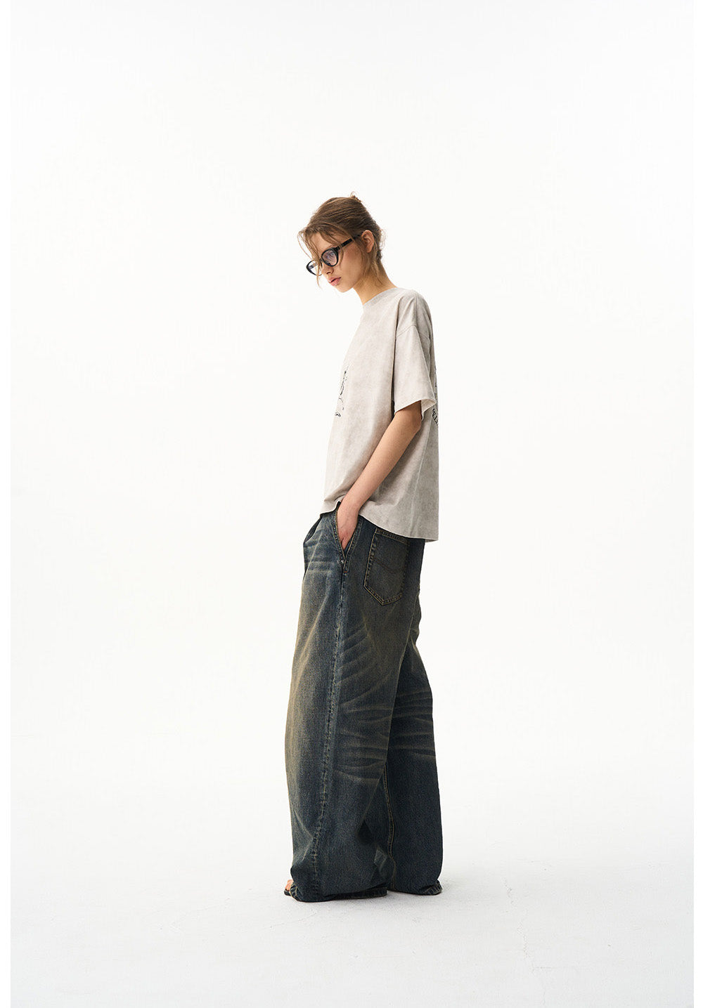 Wash-processed wide-leg jeans