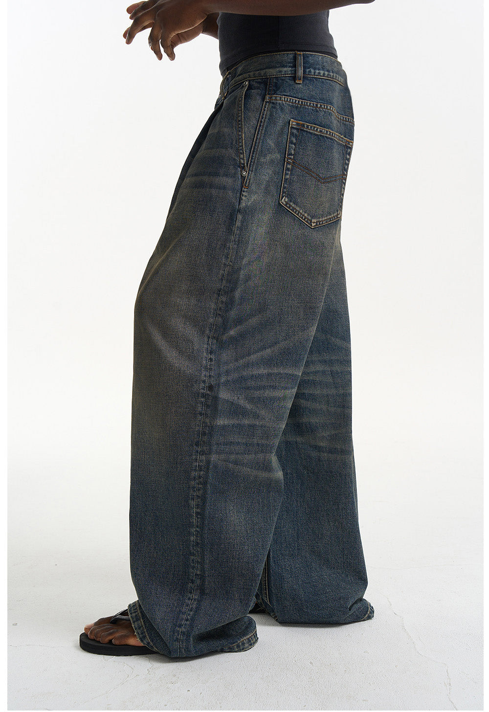 Wash-processed wide-leg jeans