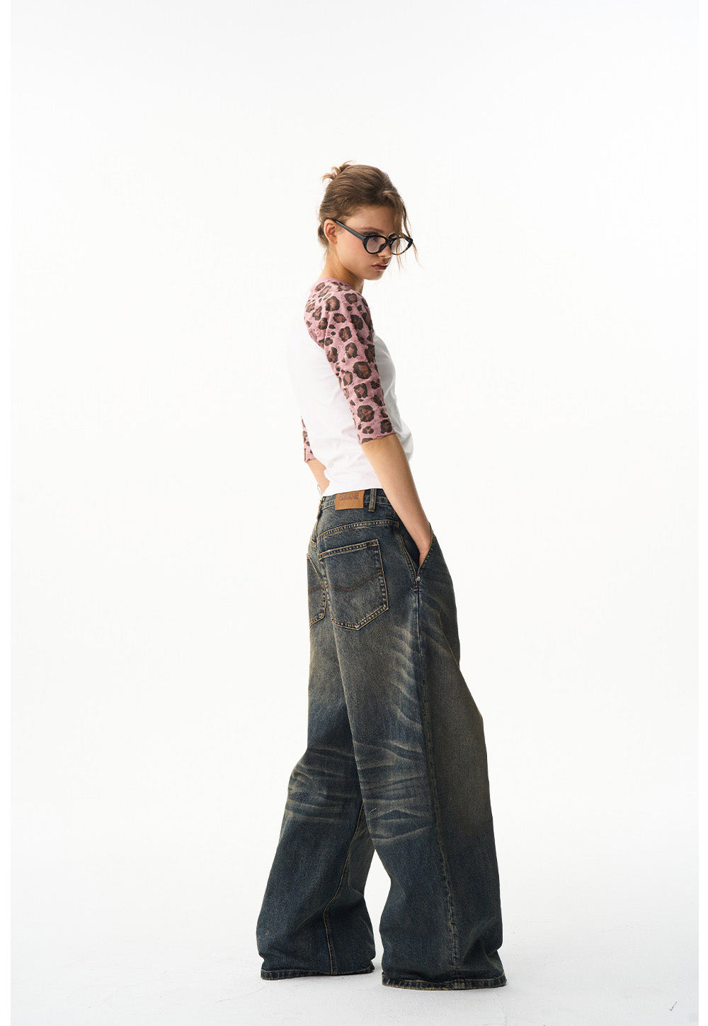 Wash-processed wide-leg jeans