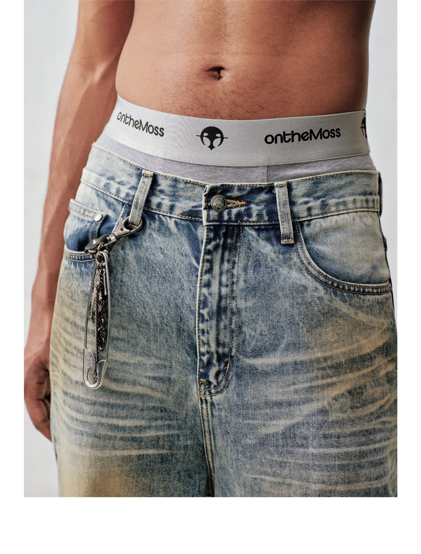 Loose-fit straight-leg washed jeans