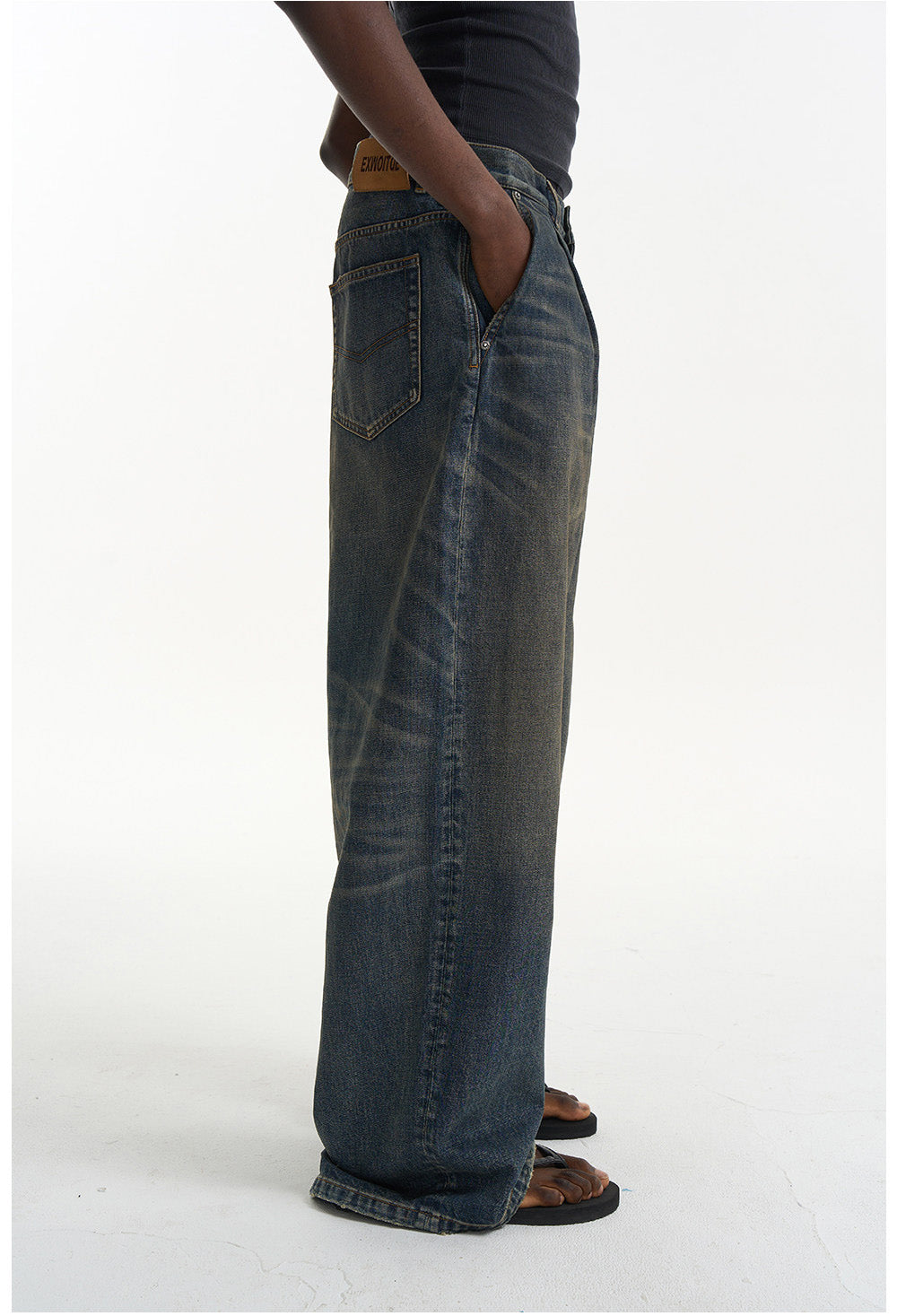 Wash-processed wide-leg jeans