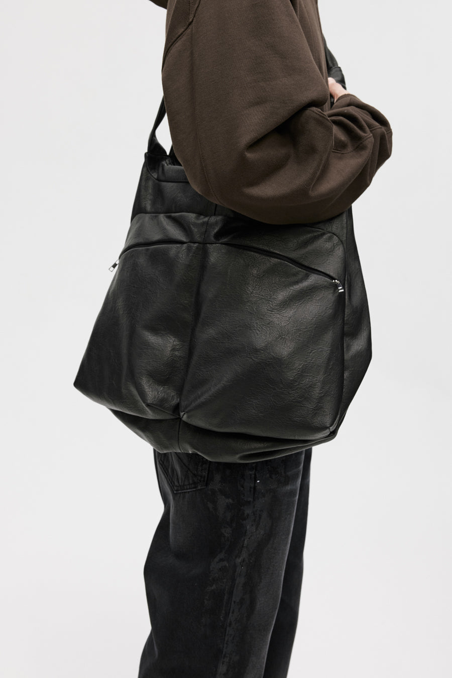 Leather shoulder bag