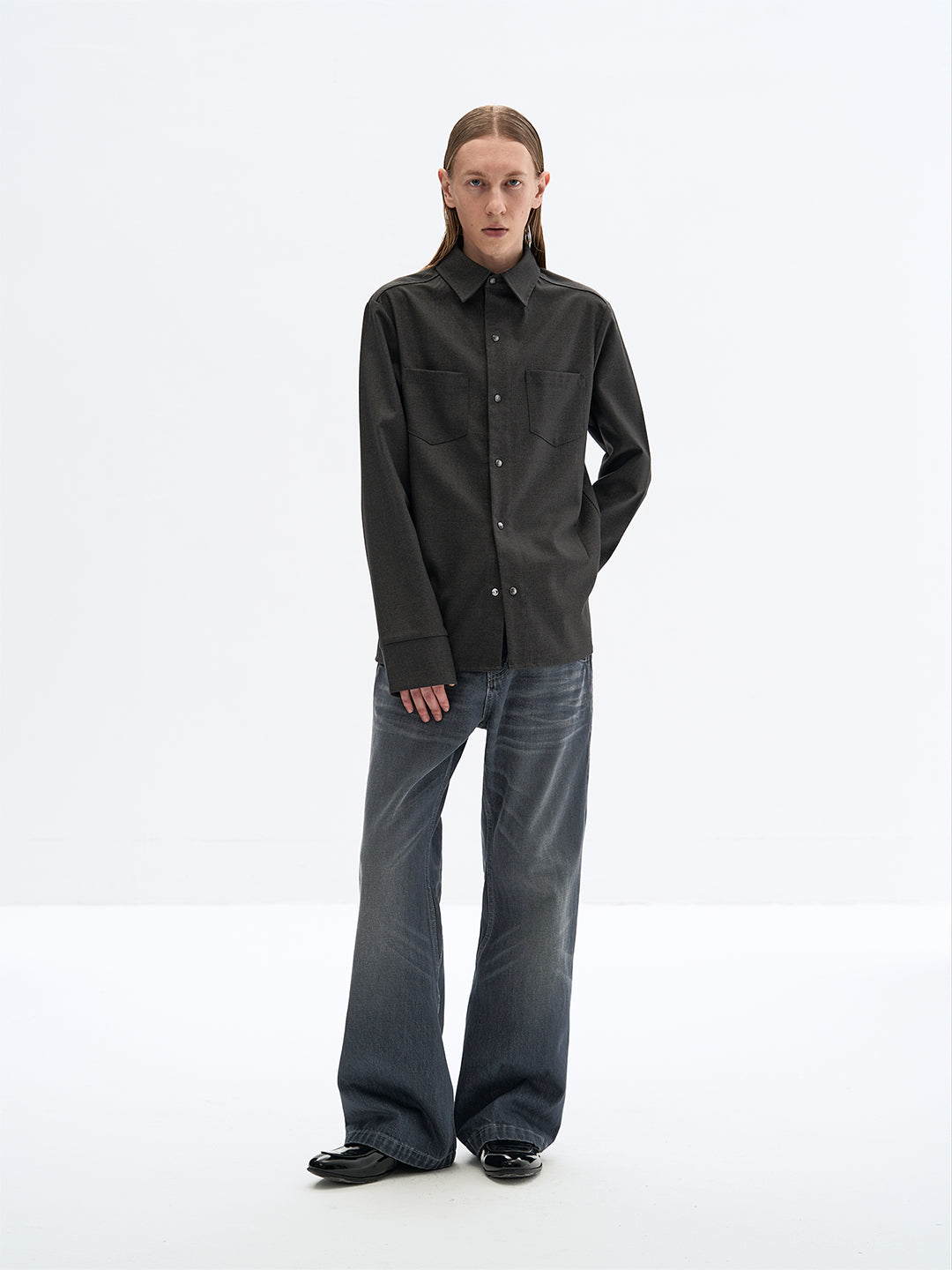 Straight-shoulder shirt