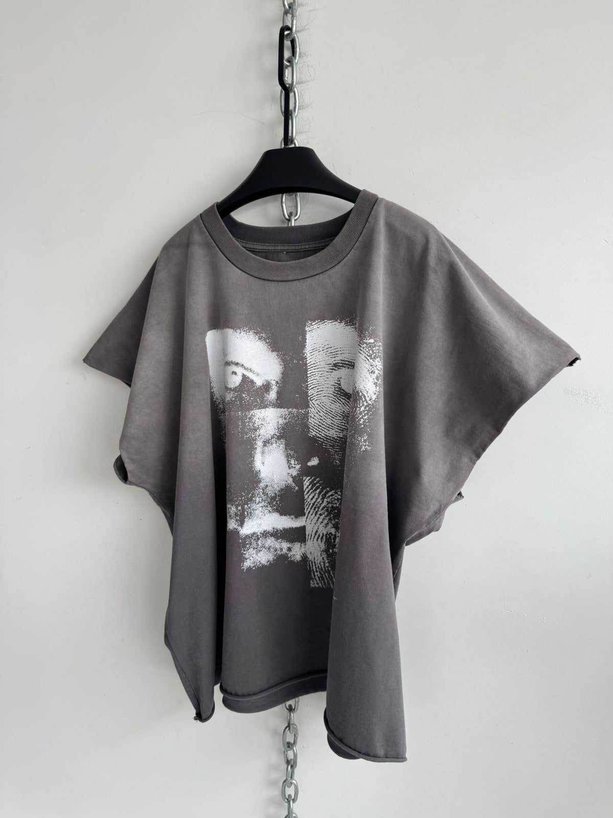 Roll-Edge Sleeveless Shirt
