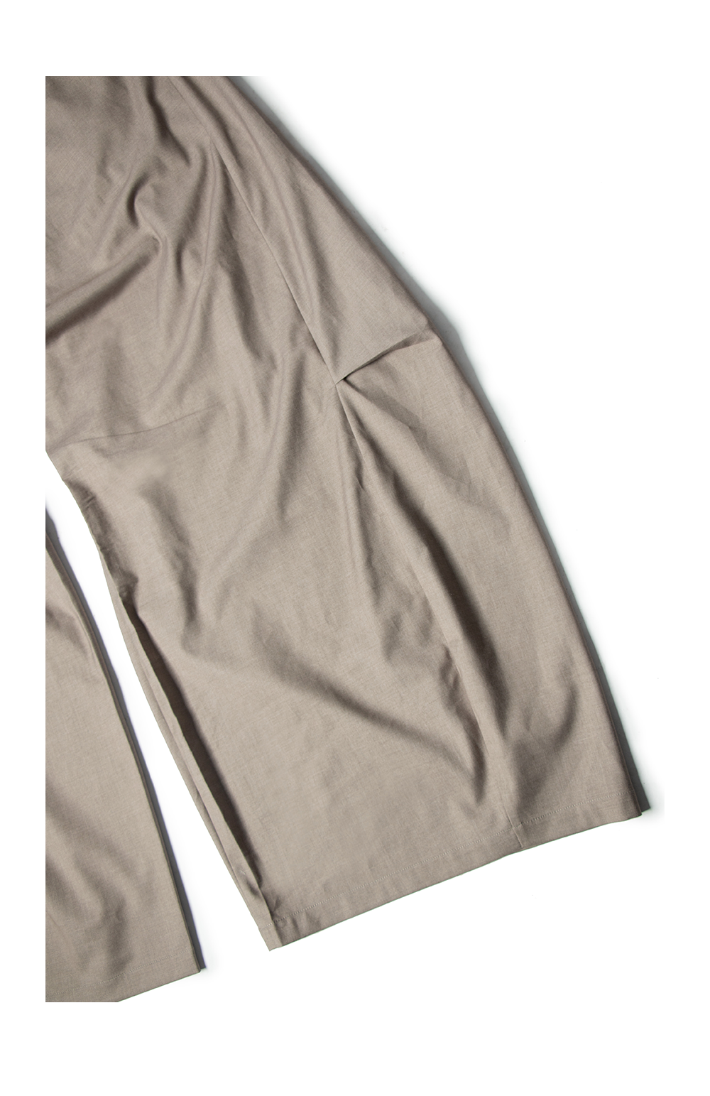 Loose-fitting scimitar silhouette Casual pants