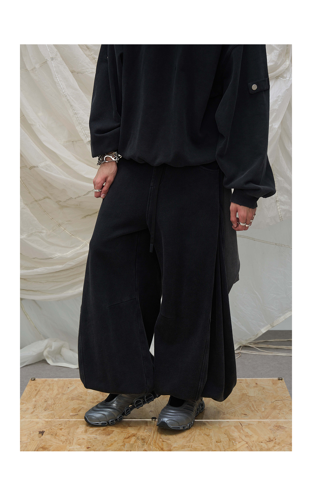 Removable T-shirt and sweatpants