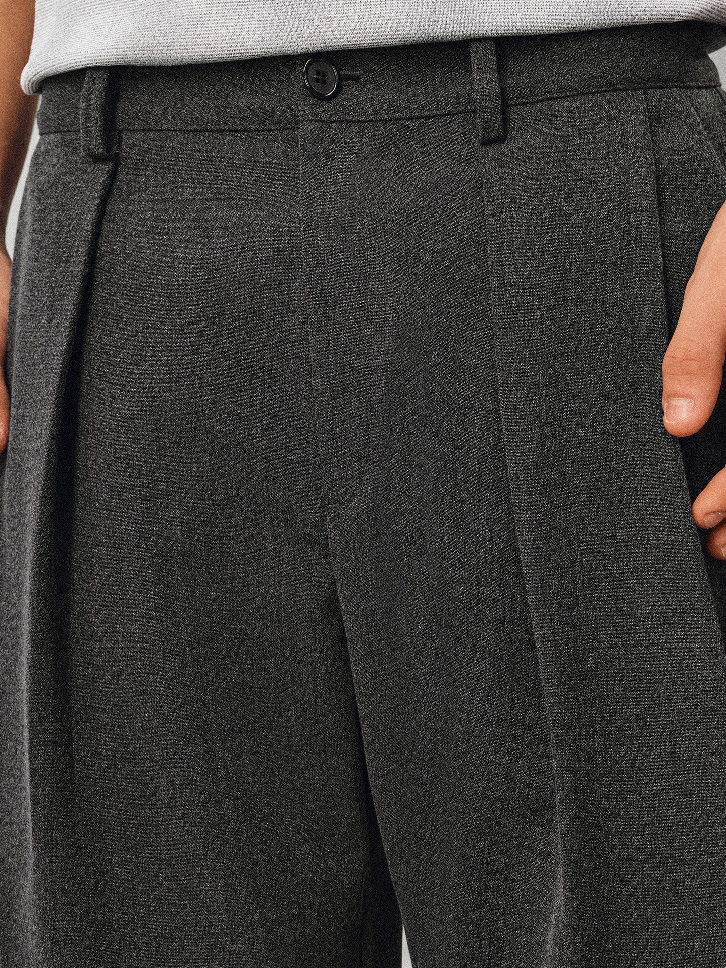 Relaxed-Fit Pleated Casual Pants