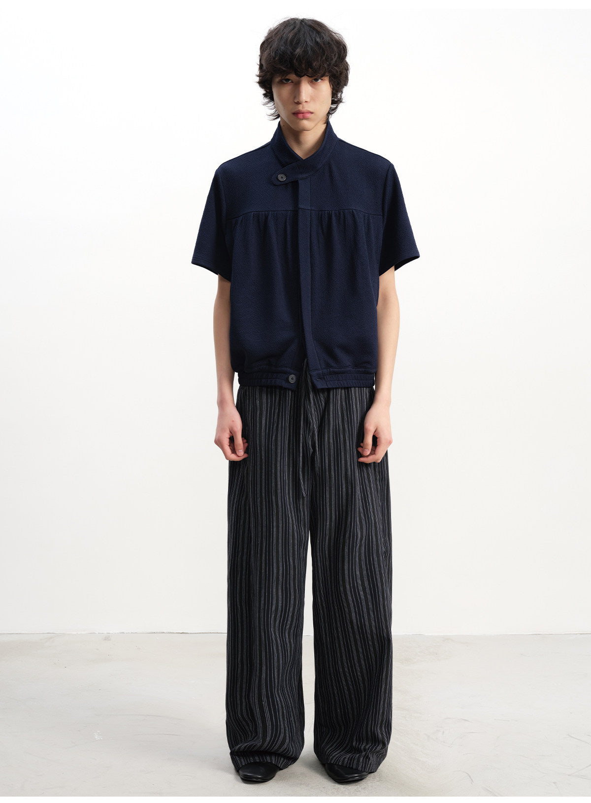 Stand-collar pleated shirt