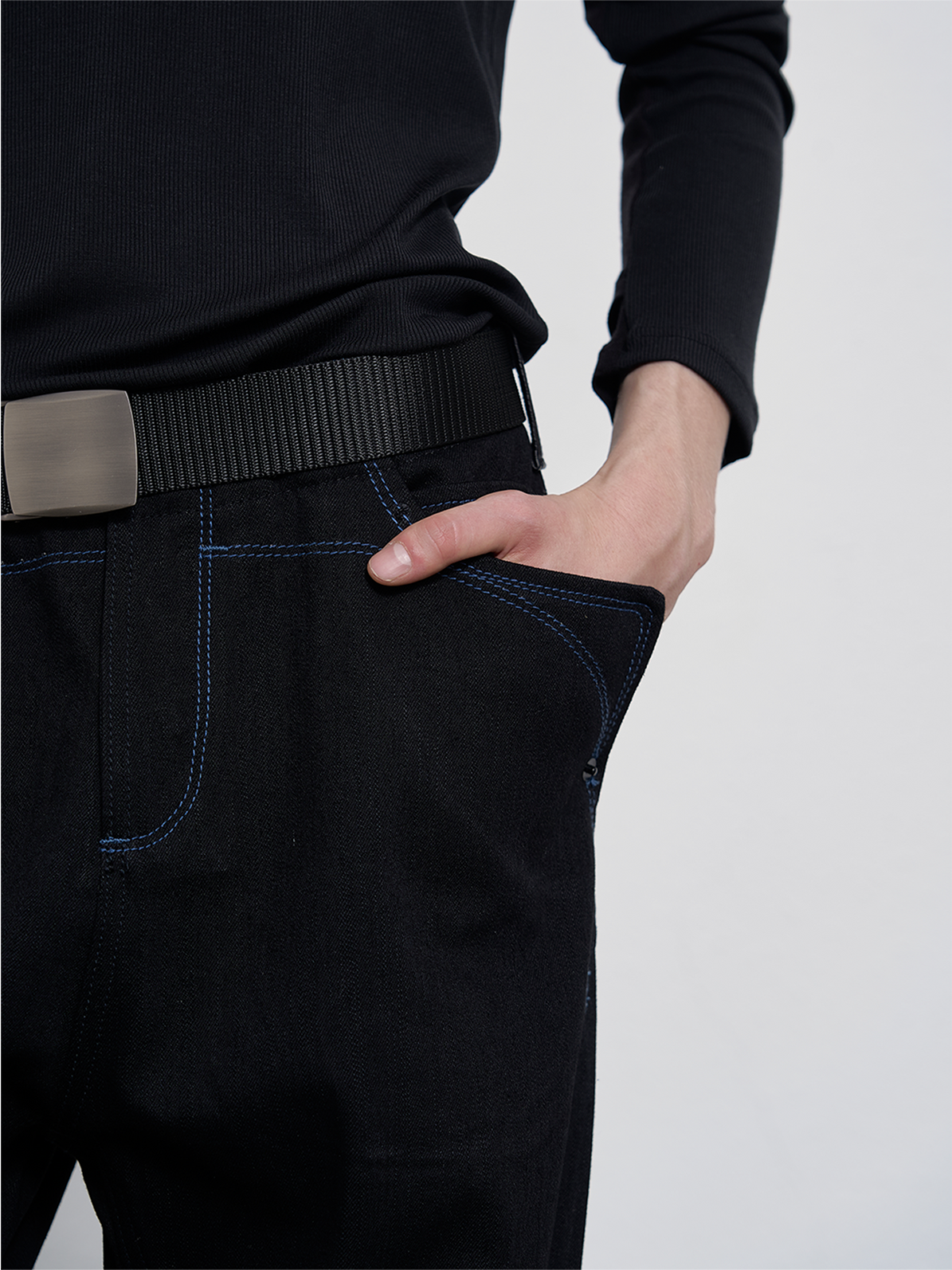 Curved pocket denim pants