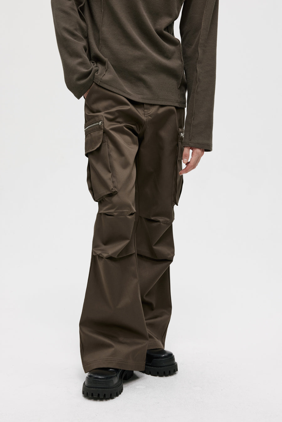 Three-dimensional patch pocket casual pants