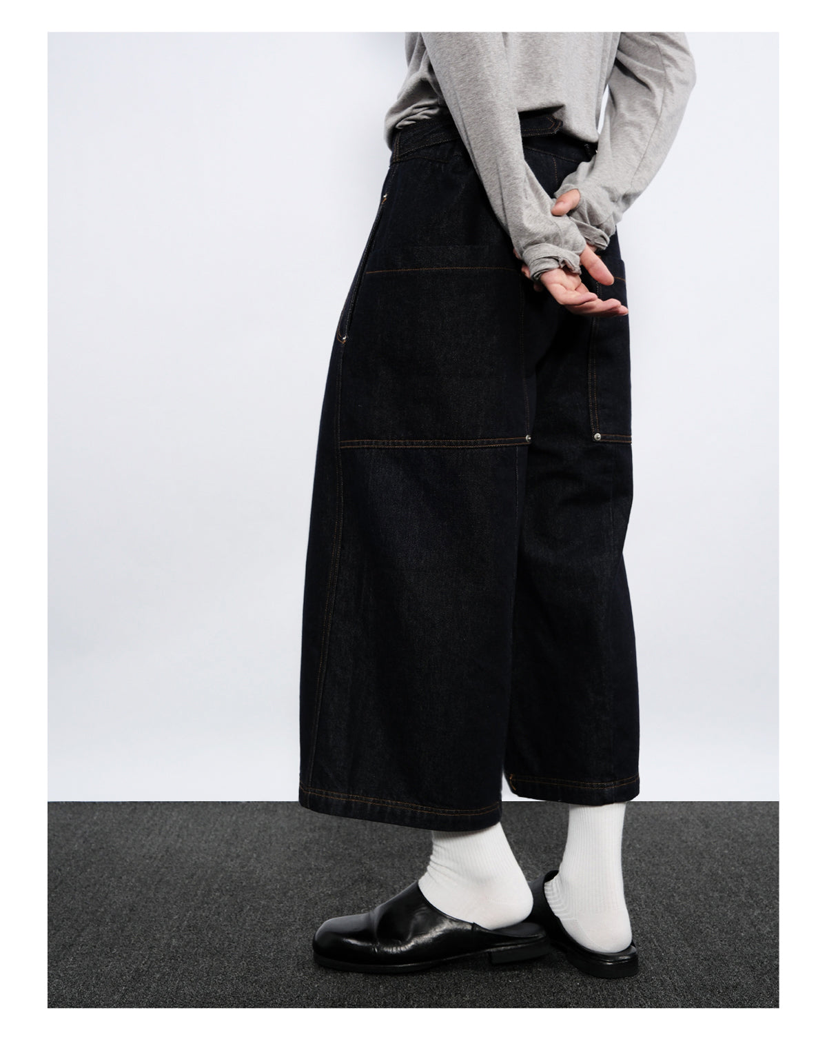 Cropped Straight Jeans