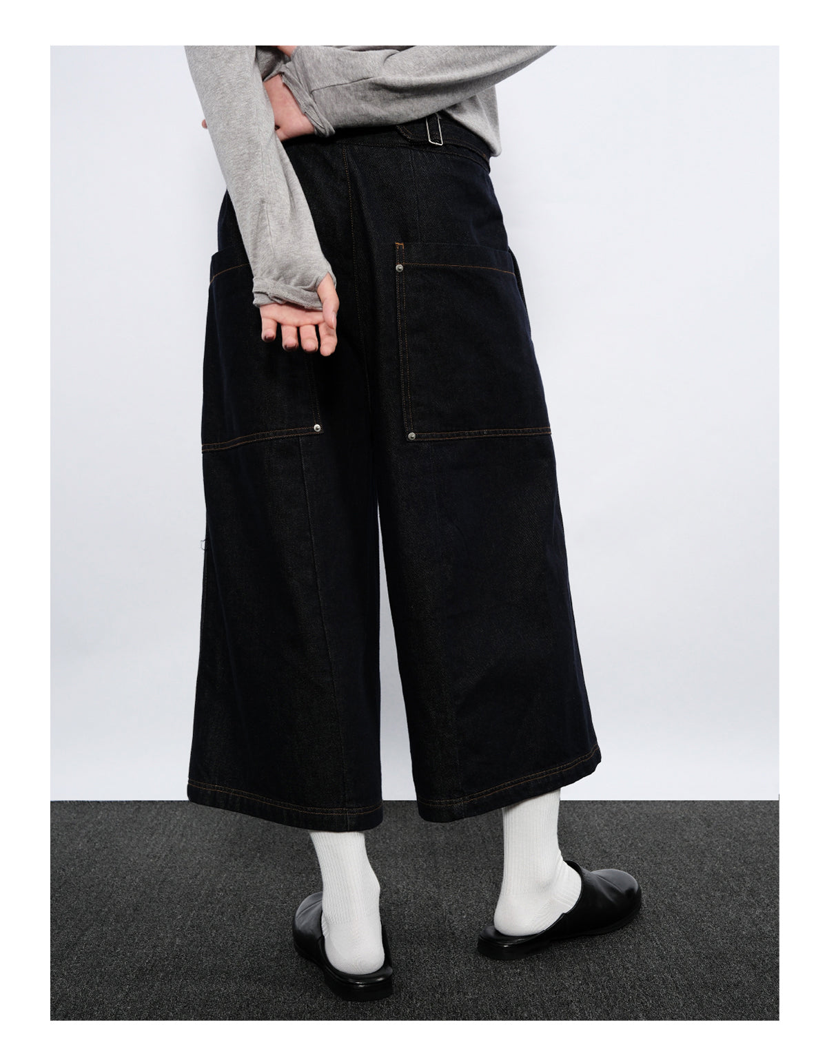 Cropped Straight Jeans