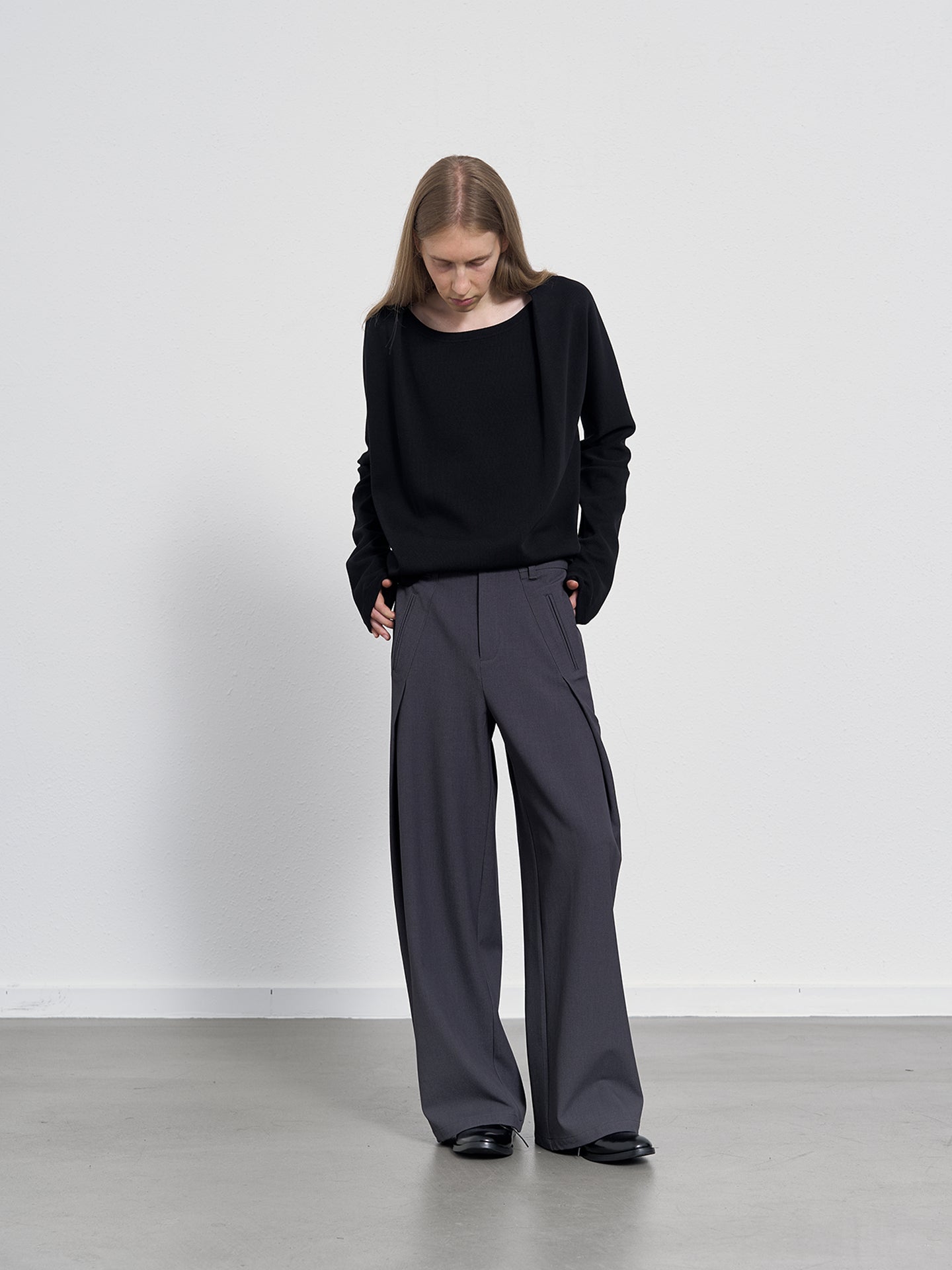 Side pleated casual pants